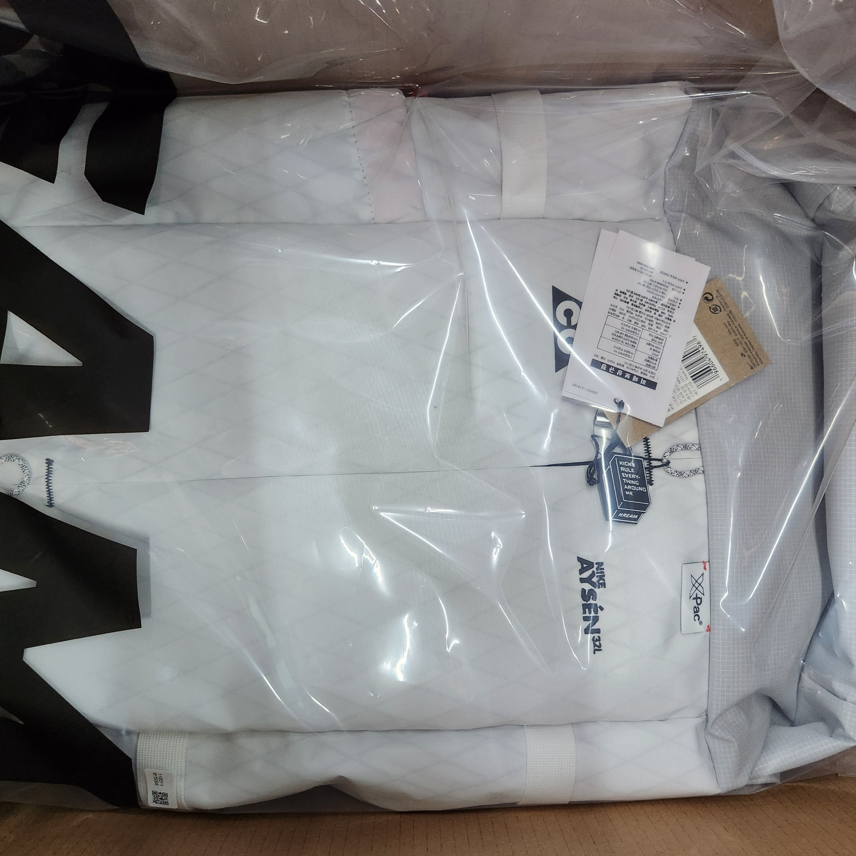 Nike ACG Aisen Daypack 32L White 착용 스타일