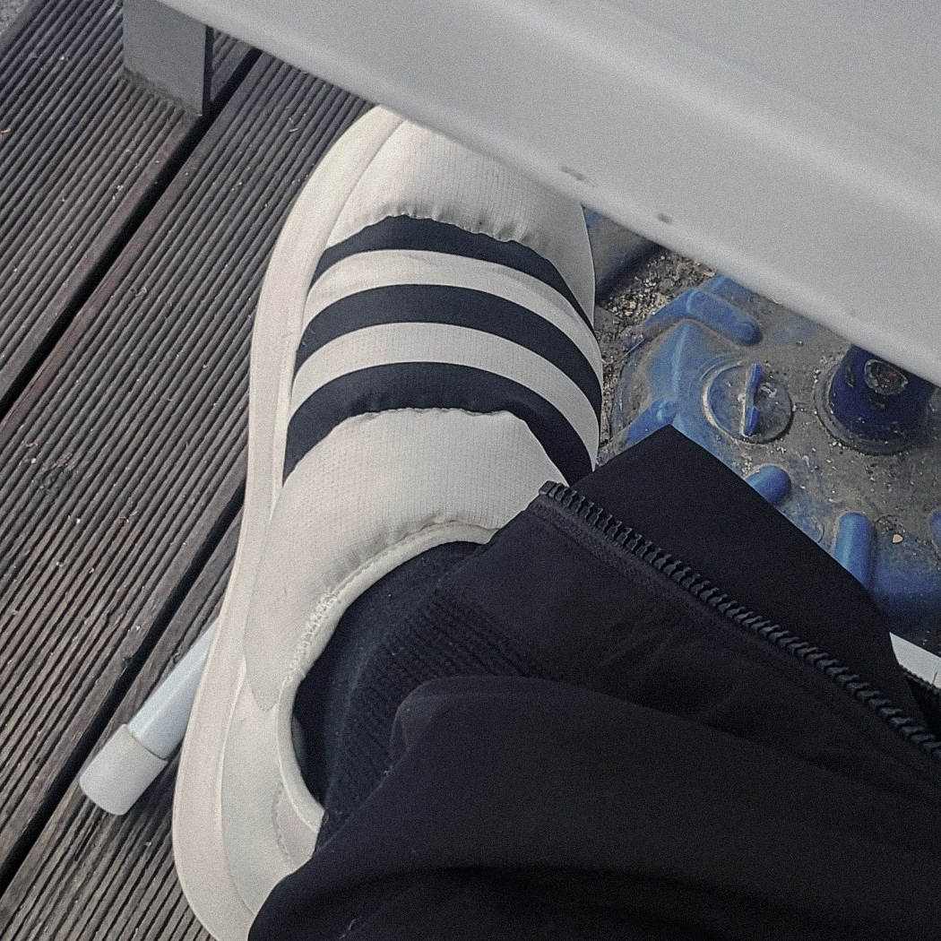 Adidas Puffylette Off White 착용 스타일 - 2