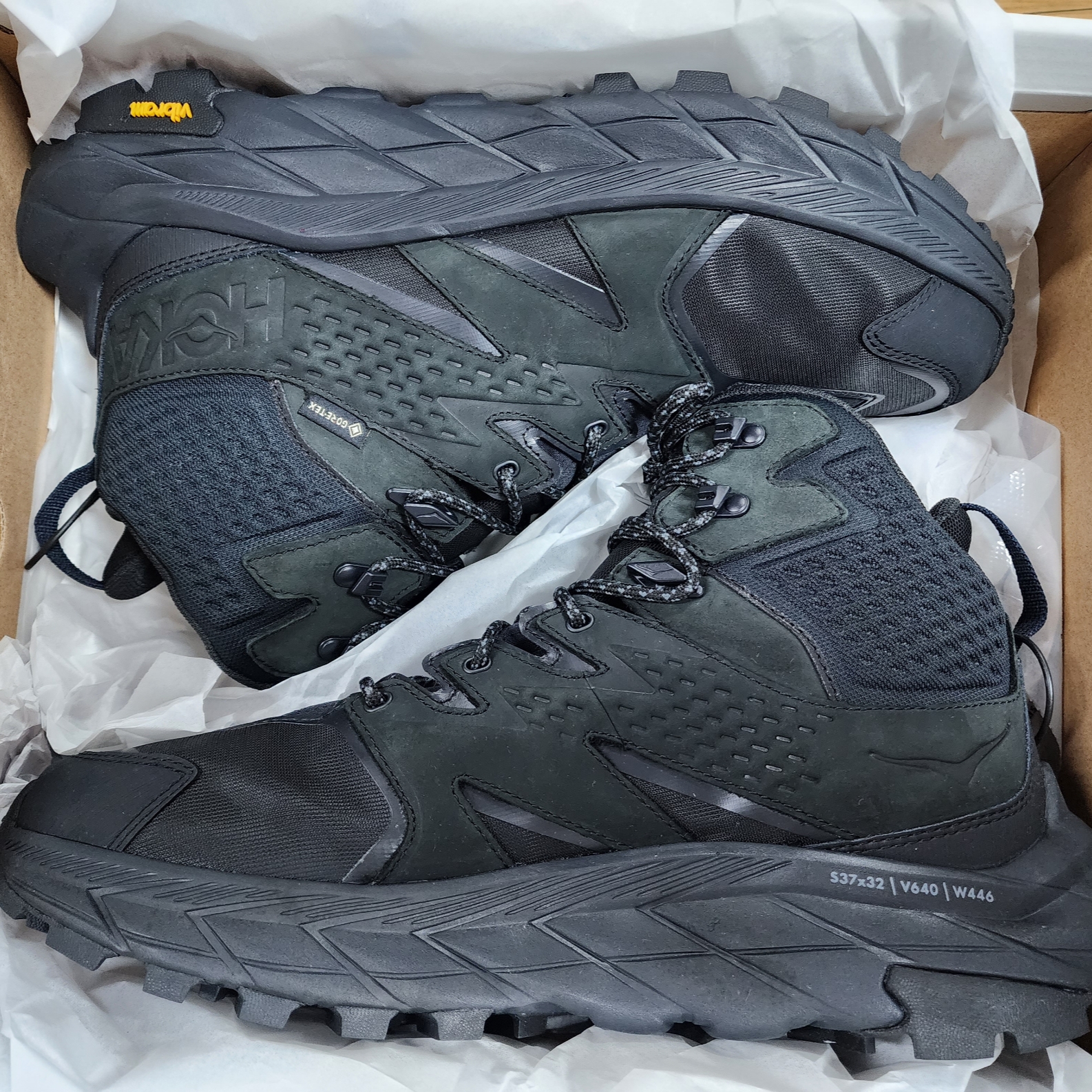 Hoka Anacapa Mid Gore-Tex Black 착용 스타일 - 1
