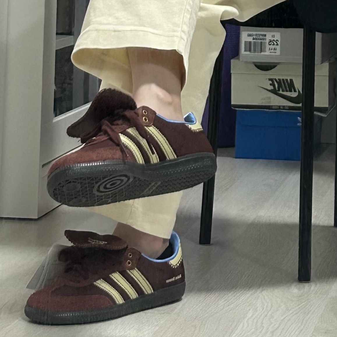 Adidas x Wales Bonner Nylon Samba Fox Brown Sandy Beige 착용 스타일 - 3