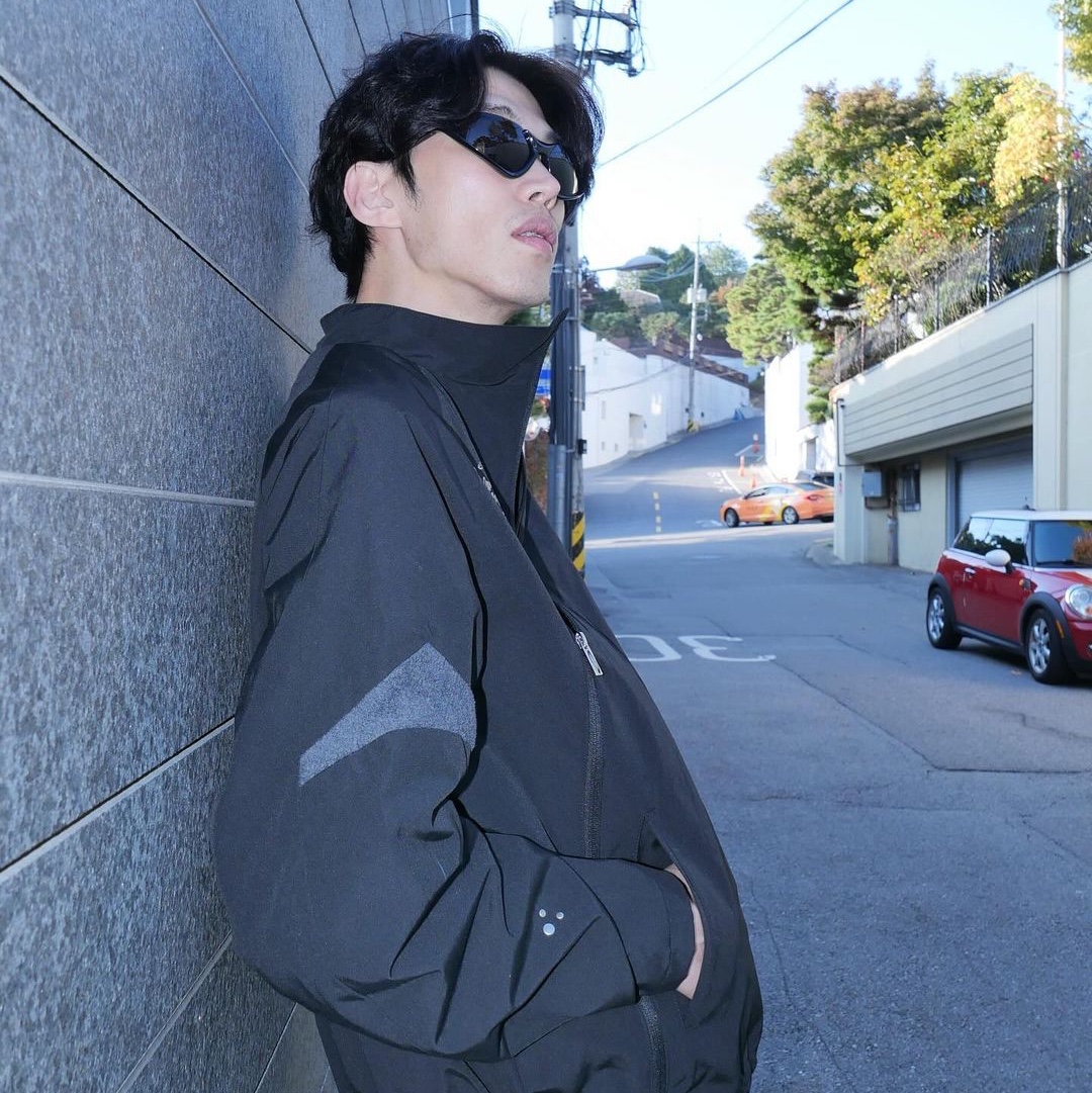 Opening Project 303 Cropped Jacket Charcoal, Opening Project 303 Cropped Jacket Black 착용 스타일 - 2