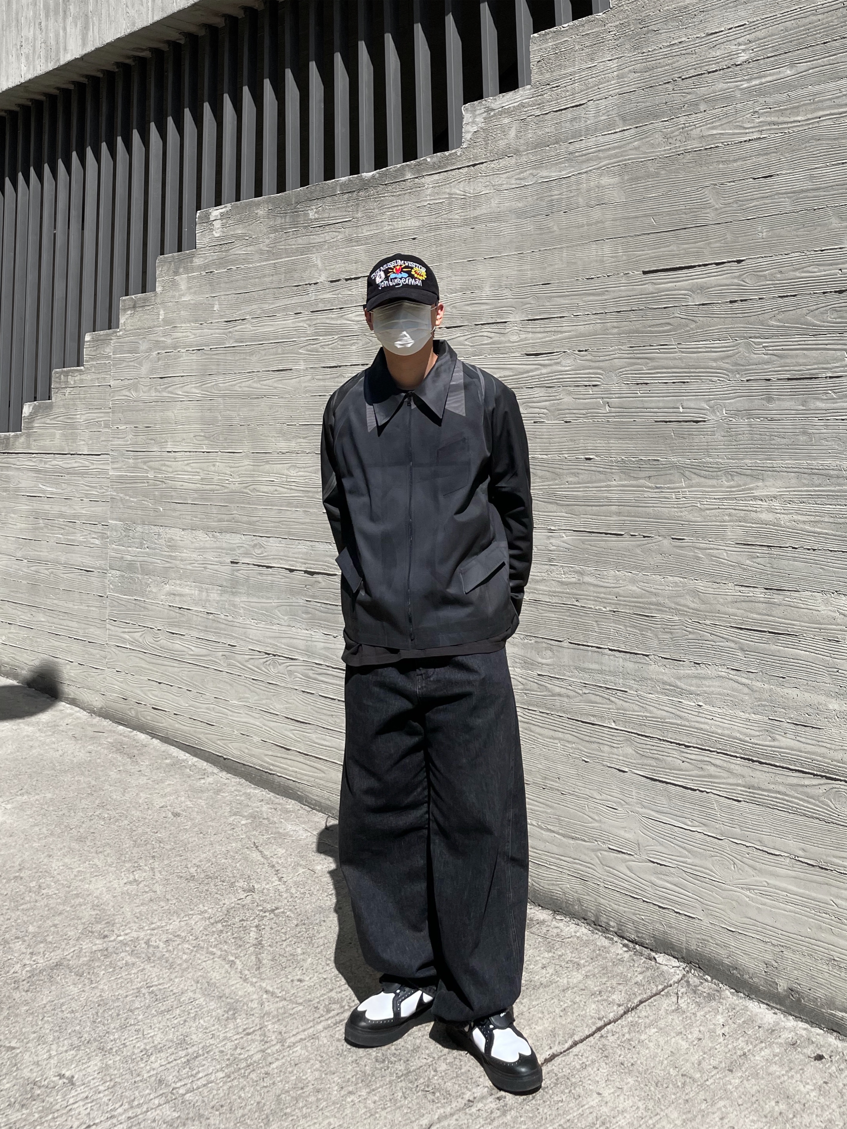 Nike x Peaceminusone Kwondo1 Black and White, The Museum Visitor x Jon Burgerman Pinky Winky & Charlie Ball Cap Black 착용 스타일 - 2