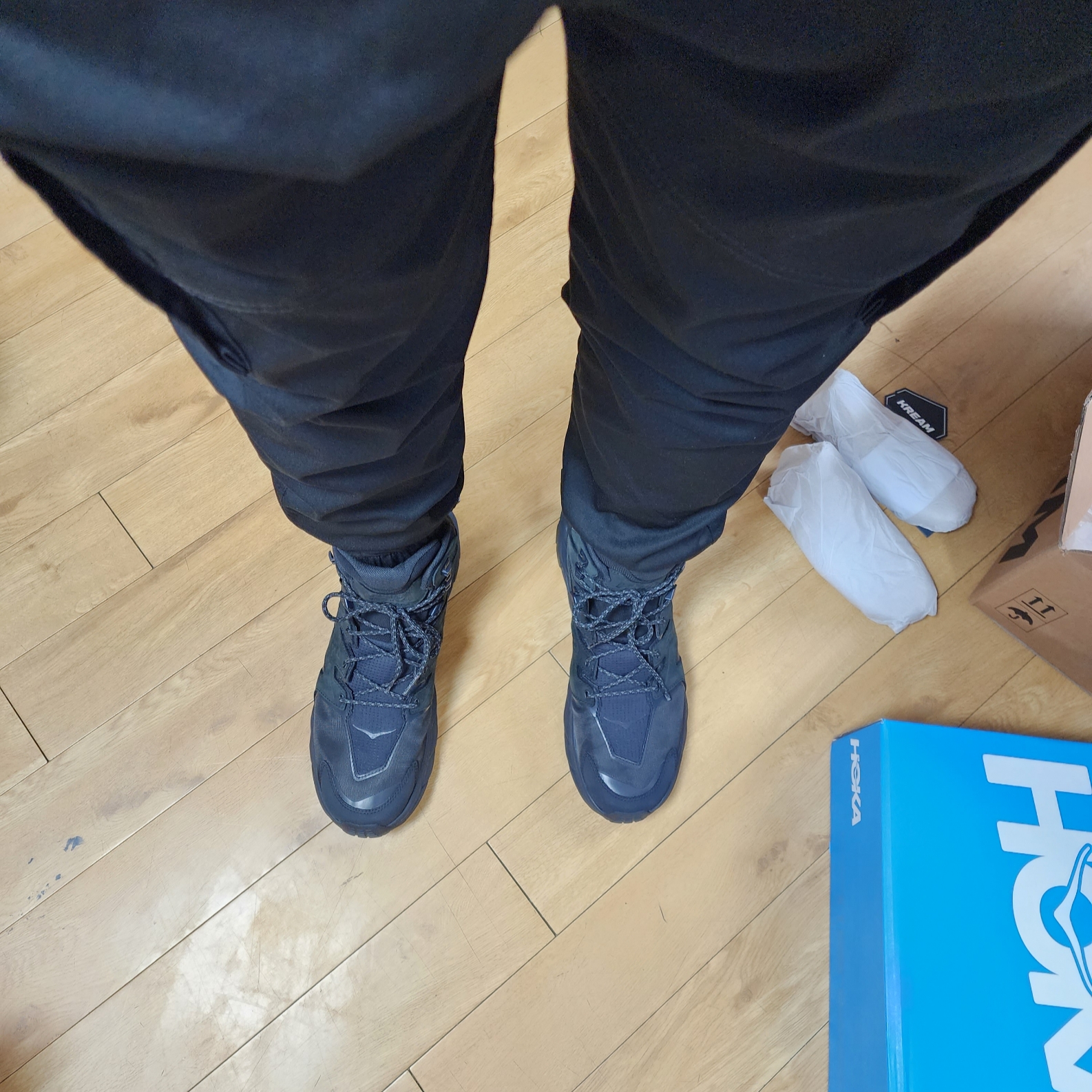 Hoka Anacapa Mid Gore-Tex Black 착용 스타일 - 3