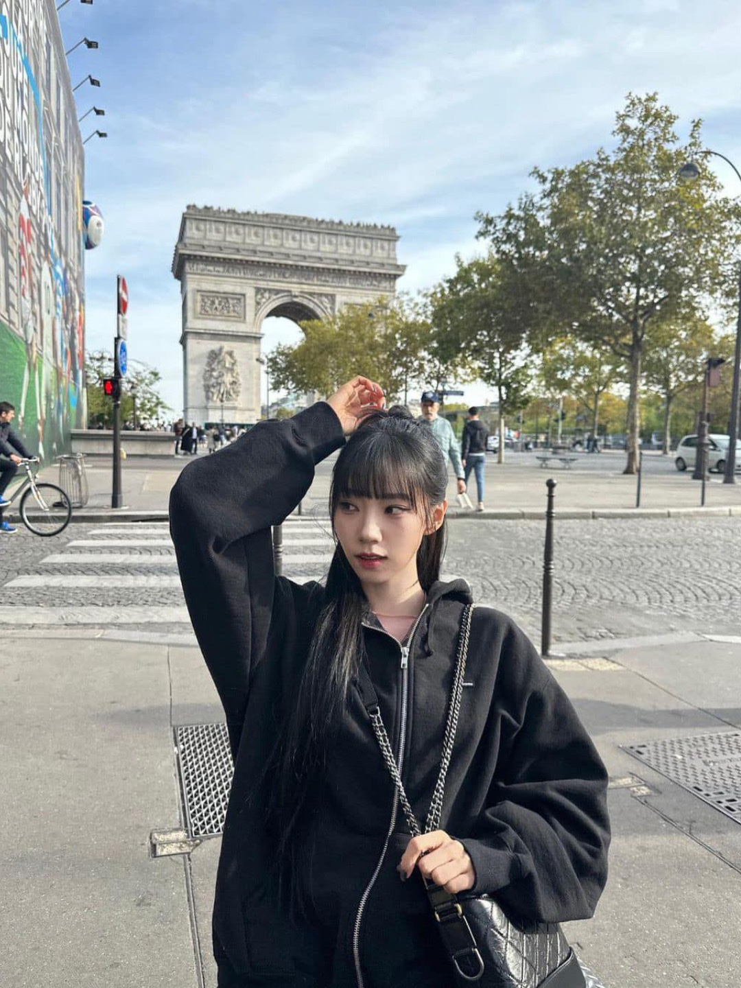 Supreme Small Box Zip Up Hooded Sweatshirt Flowers - 23FW, Supreme Varsity Hooded Sweatshirt Black - 23FW 착용 스타일 - 3