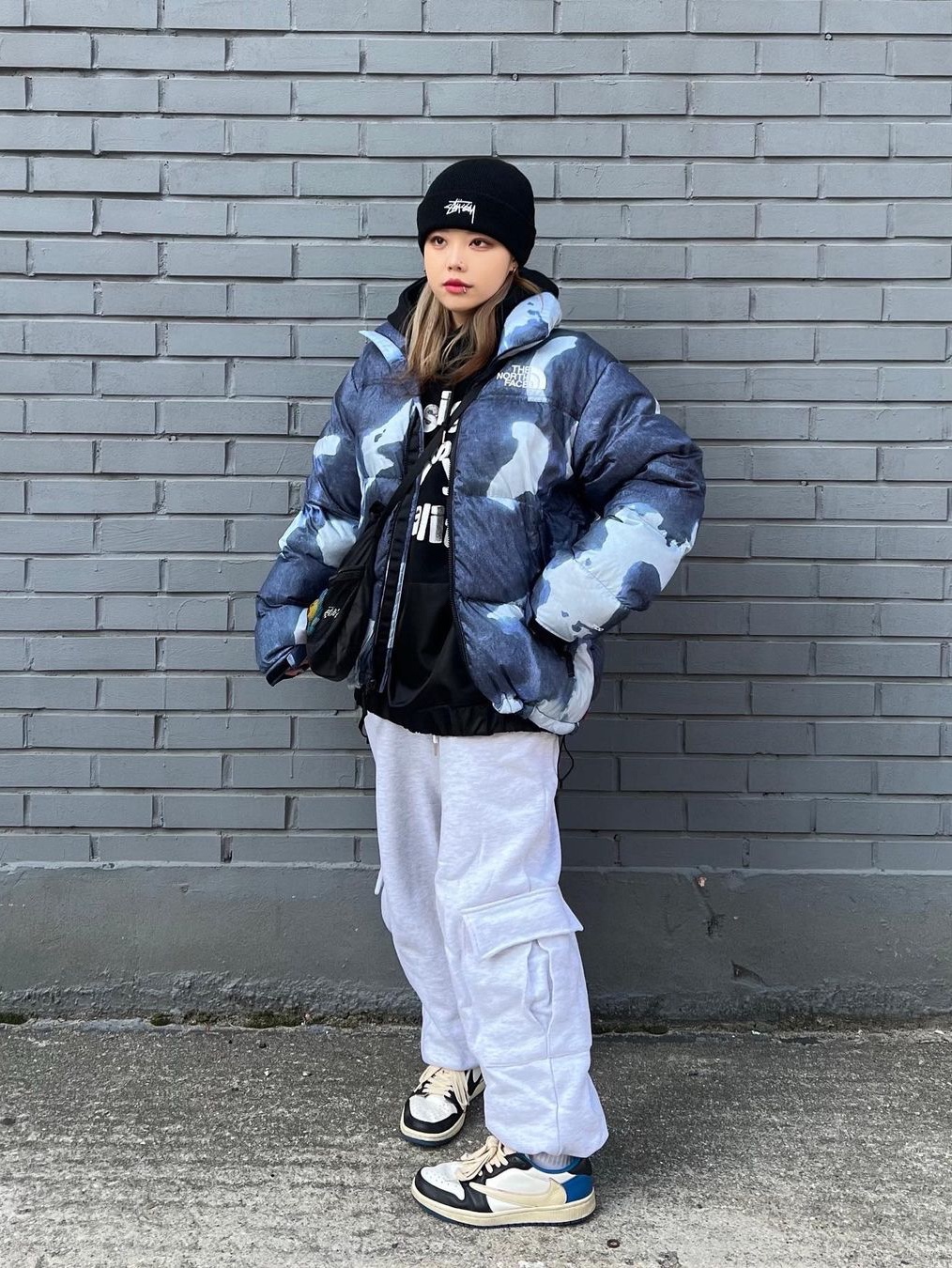 The North Face 1996 Retro Nuptse Jacket Dark Oak, (W) The North Face White Label Novelty Nuptse Down Jacket Black 착용 스타일 - 8