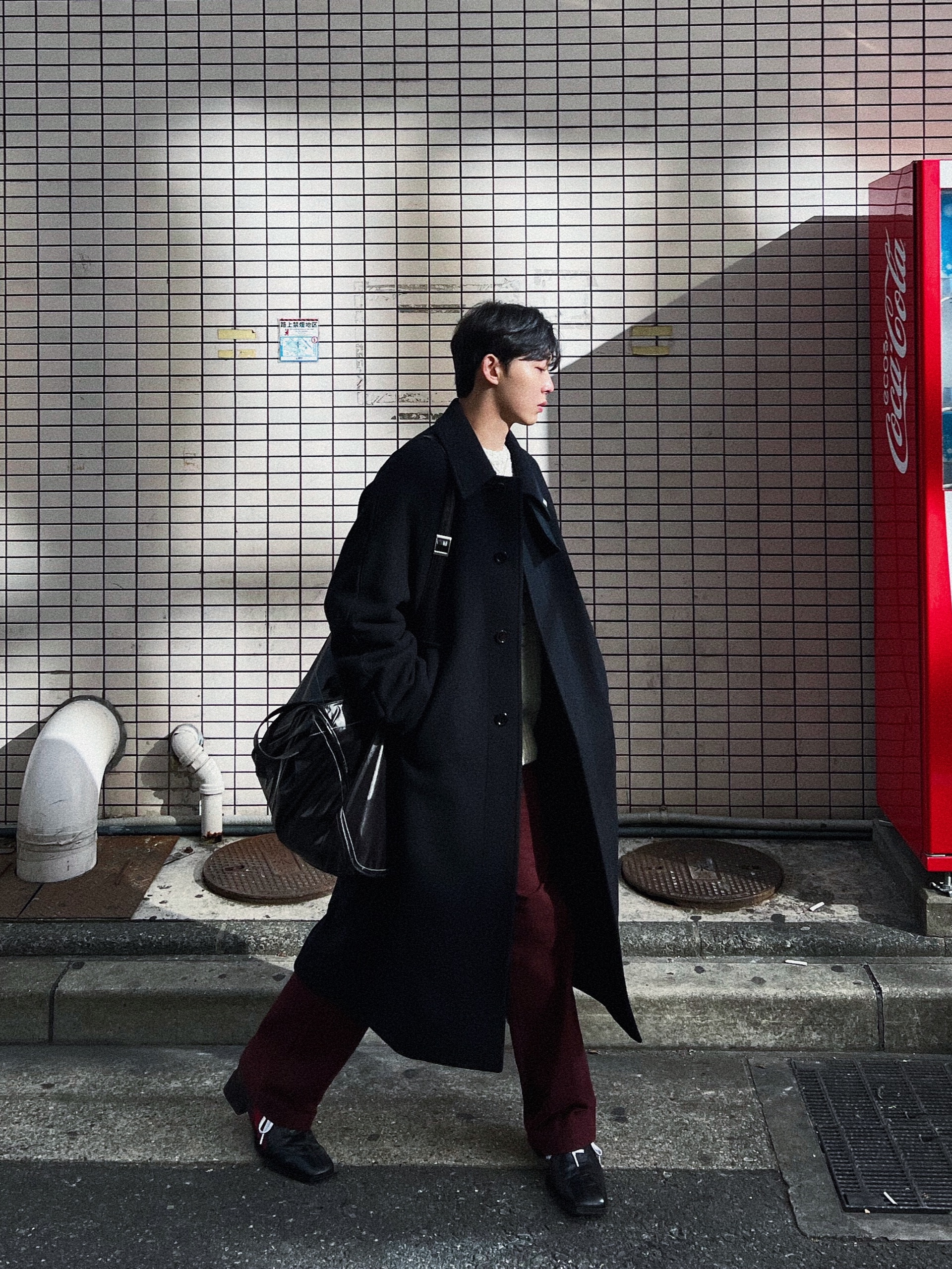 Matin Kim Big Coating Tote Bag Black 착용 스타일 - 2