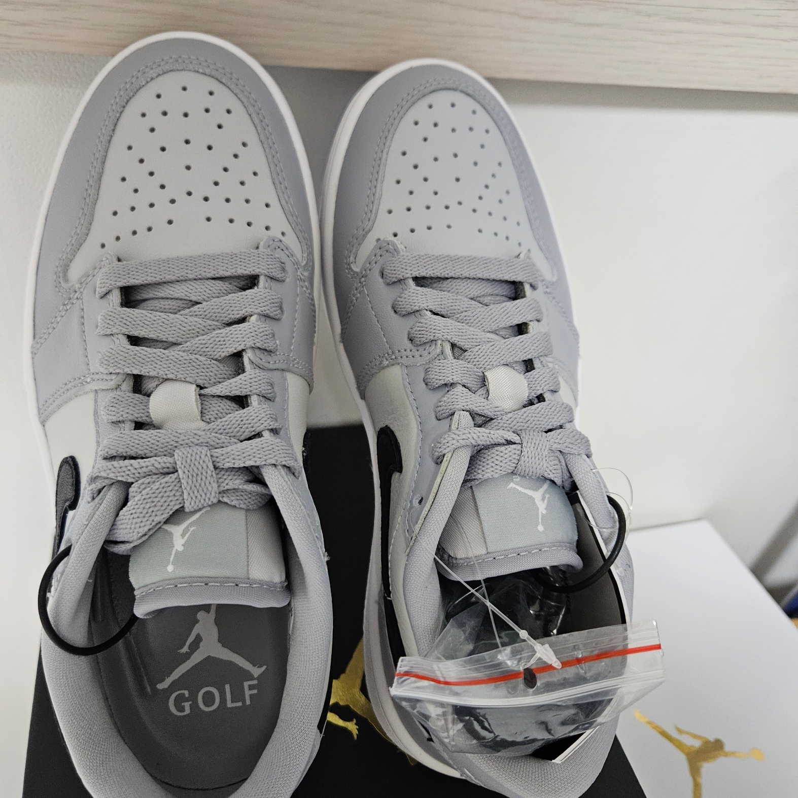 Jordan 1 Low Golf Wolf Grey 착용 스타일 - 2