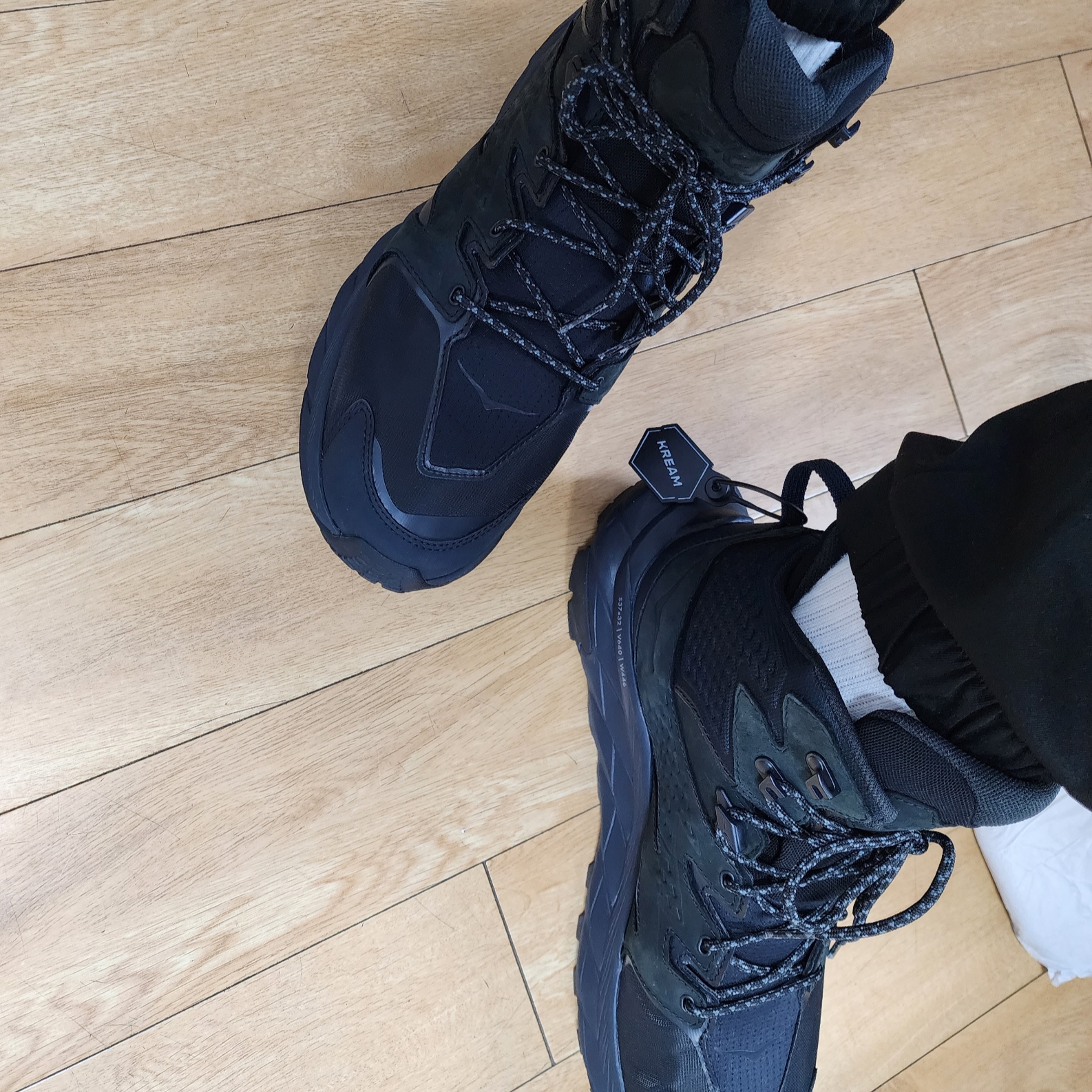Hoka Anacapa Mid Gore-Tex Black 착용 스타일 - 5