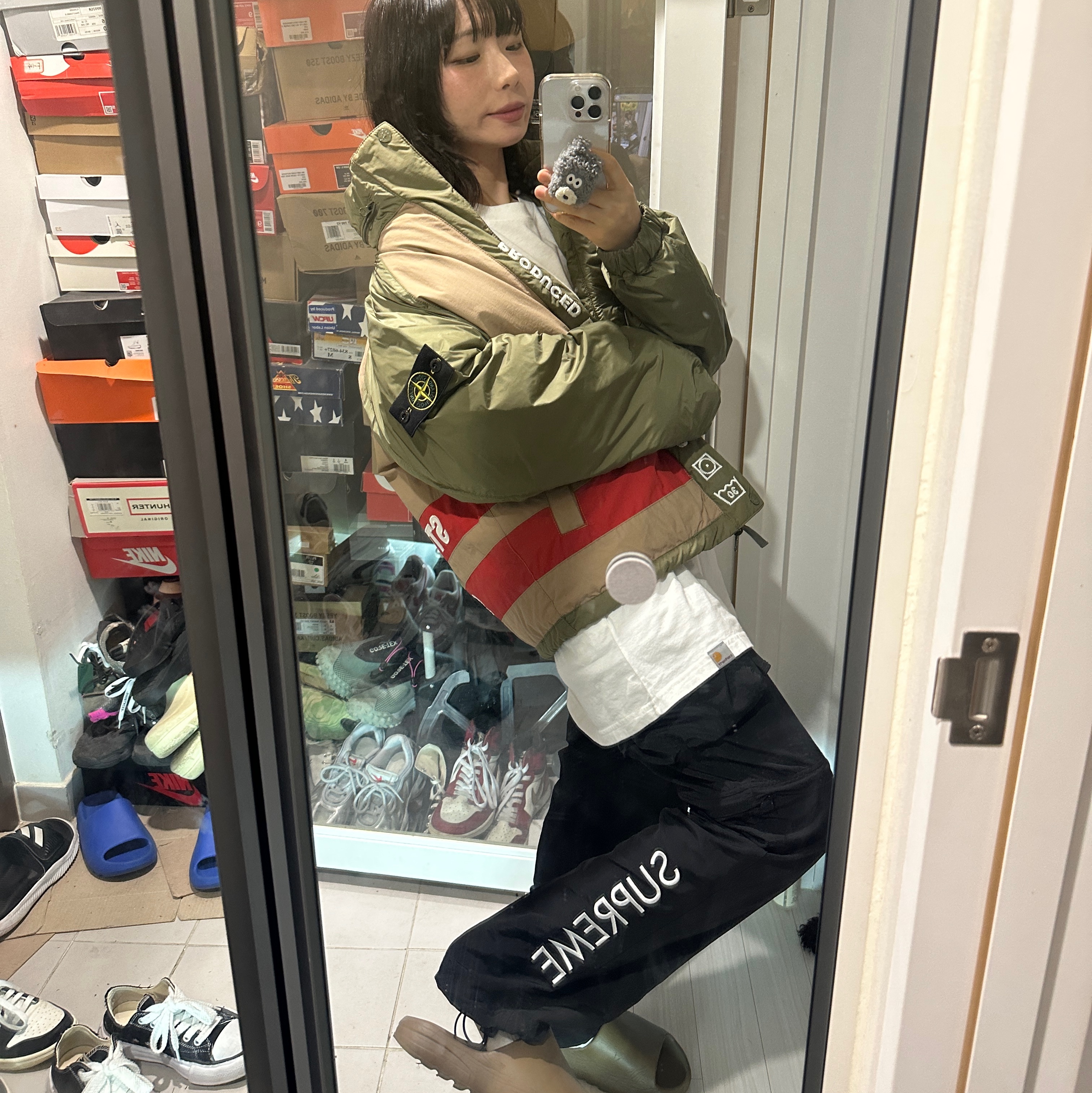 Supreme x Stone Island Reversible Down Puffer Jacket Olive - 23FW, Supreme x The North Face Belted Cargo Pants Black - 20SS 착용 스타일 - 1