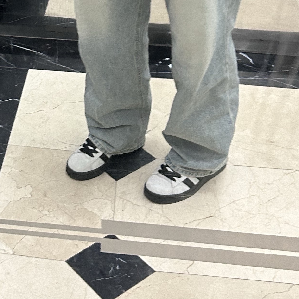 Adidas Campus 00s Cloud White Core Black 착용 스타일
