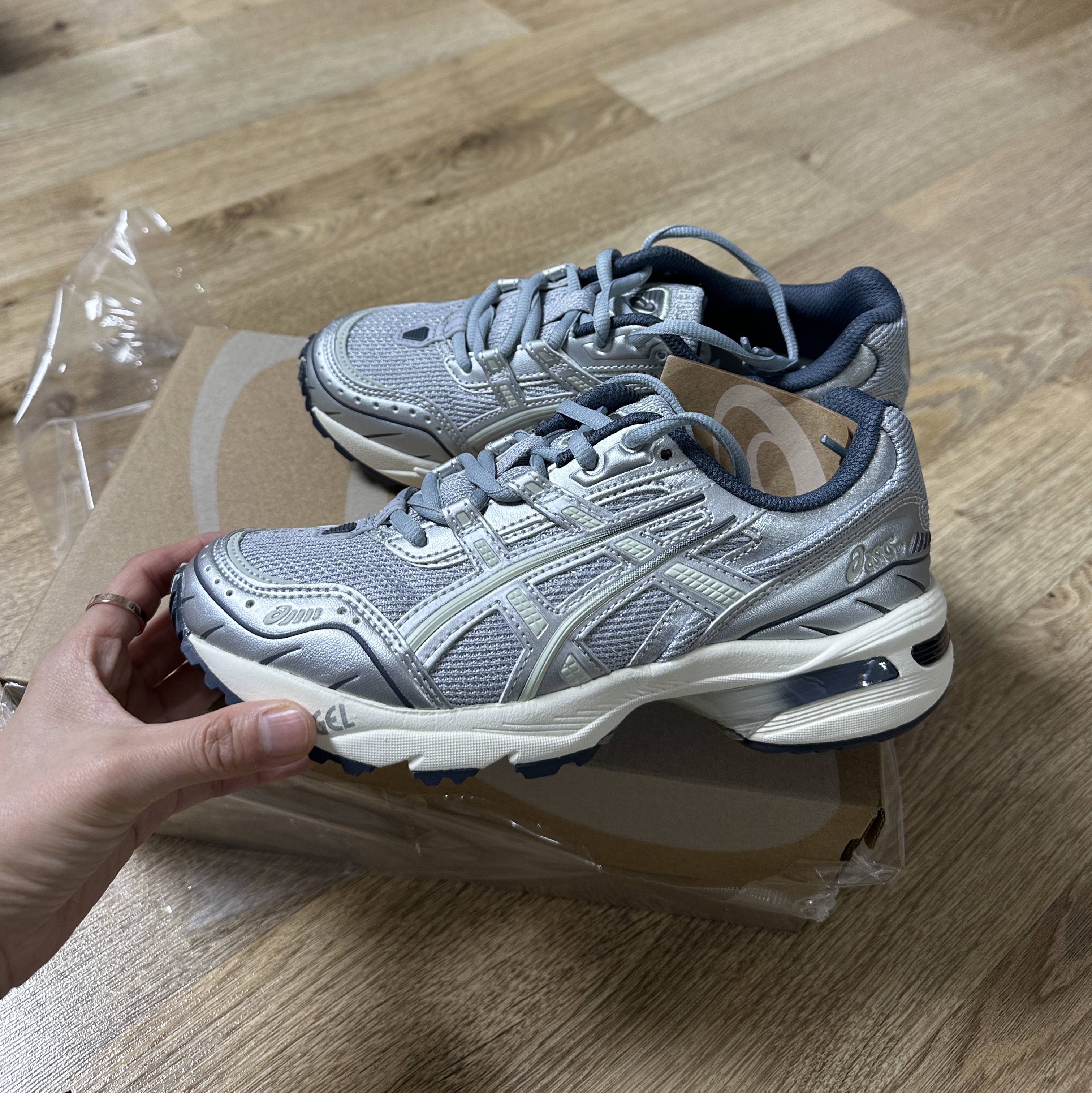 Asics Gel-1090 Piedmont Grey 착용 스타일 - 3