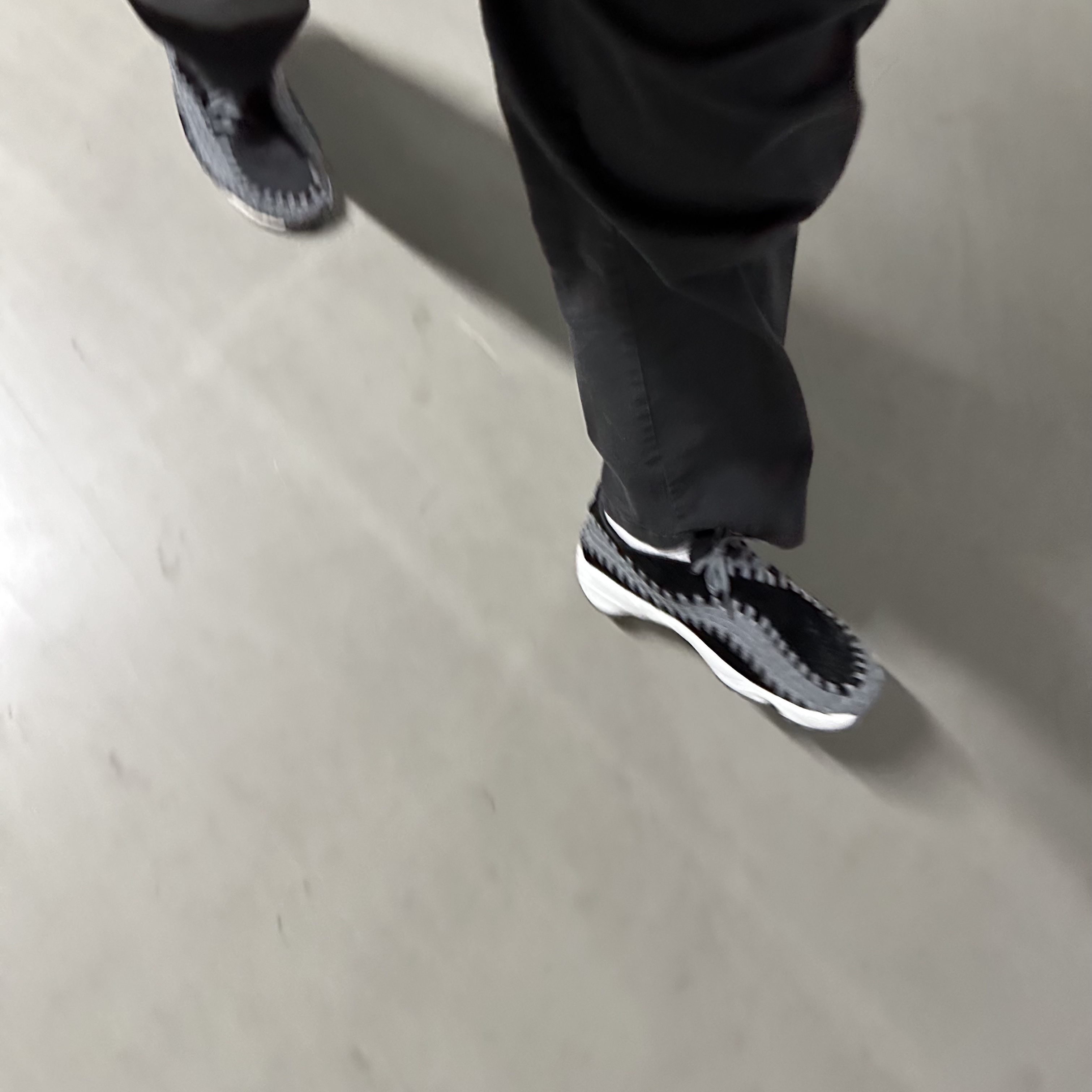(W) Nike Air Footscape Woven Black and Smoke Grey 착용 스타일