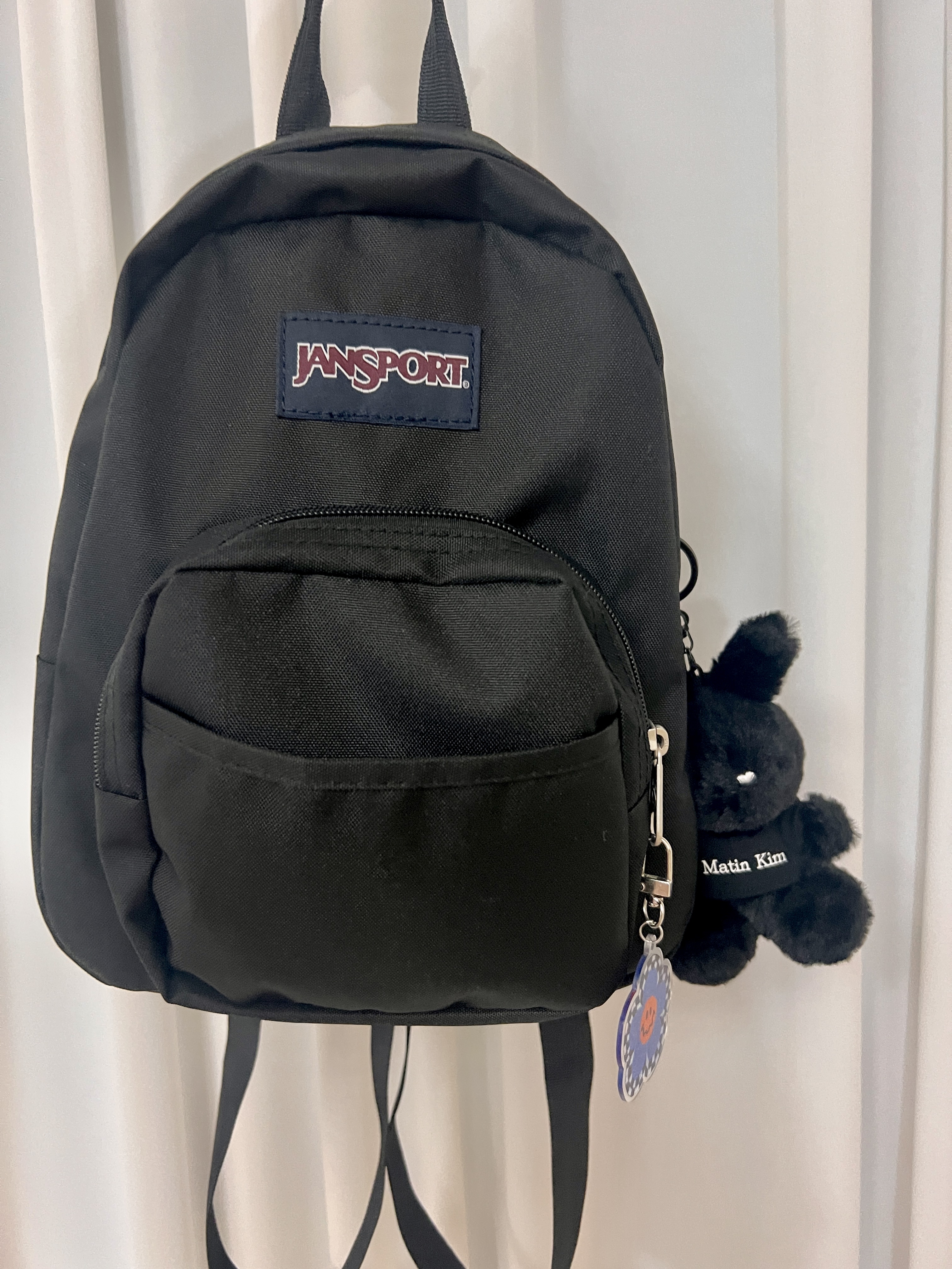 Jansport Half Pint Mini Backpack Black 착용 스타일