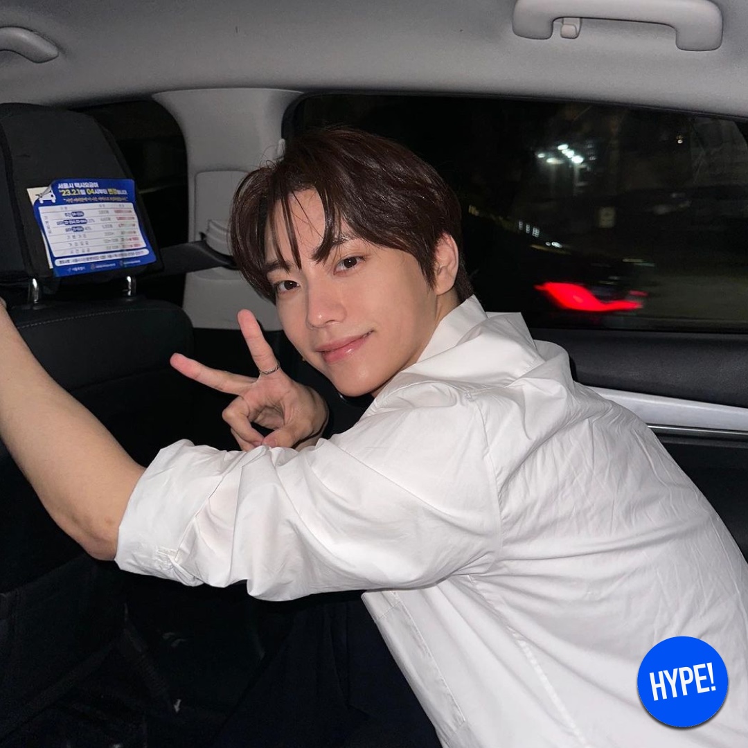 Chanel Coco Crush Ring Quilted Motif Mini & 18K White Gold, (W) Calvin Klein Jeans Volume Neck Cropped Down Puffer White 착용 스타일 - 3