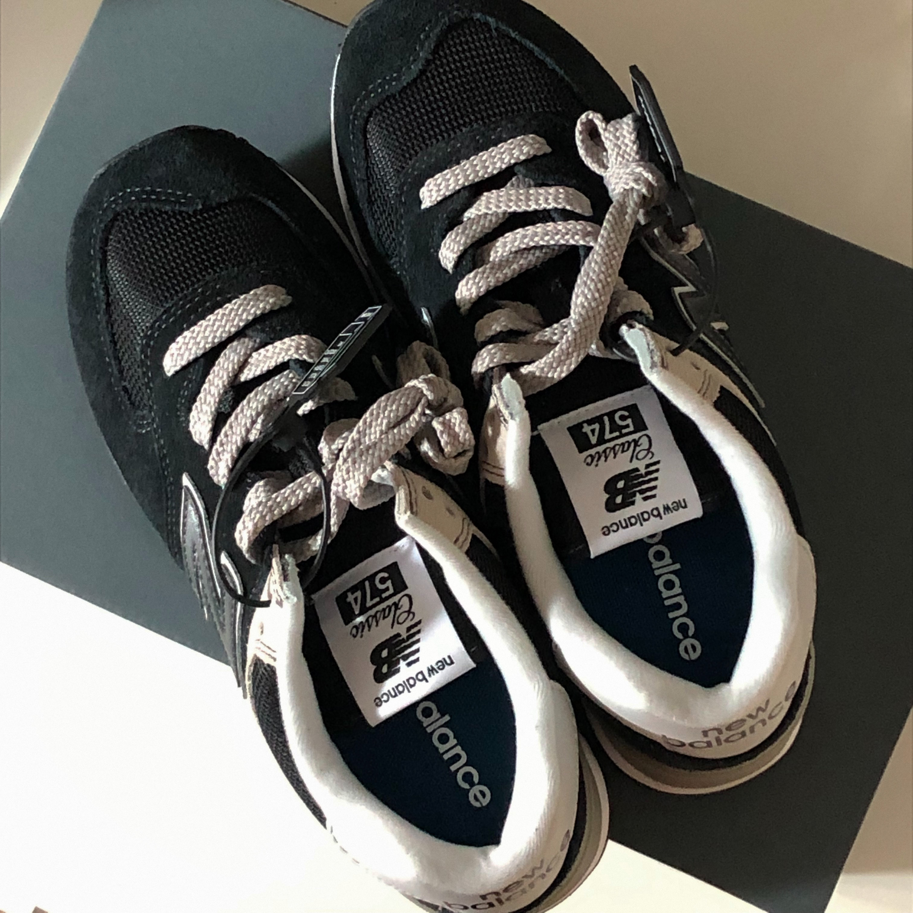 (W) New Balance 574 Black - B Standard 착용 스타일 - 1