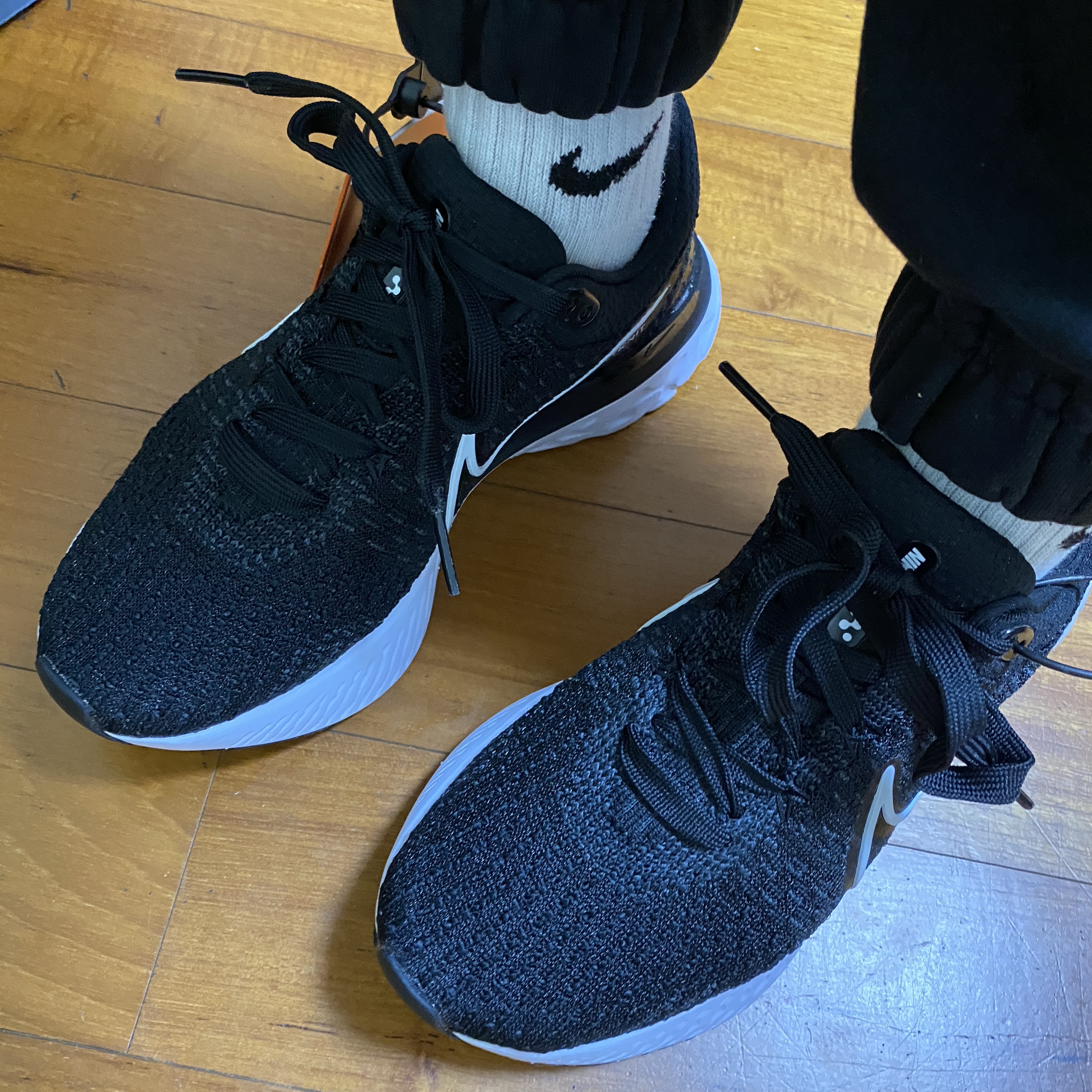 (W) Nike React Infinity Run Flyknit 3 Black White 착용 스타일