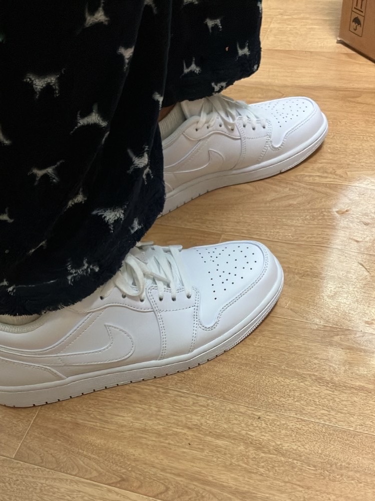 Jordan 1 Low Triple White 착용 스타일