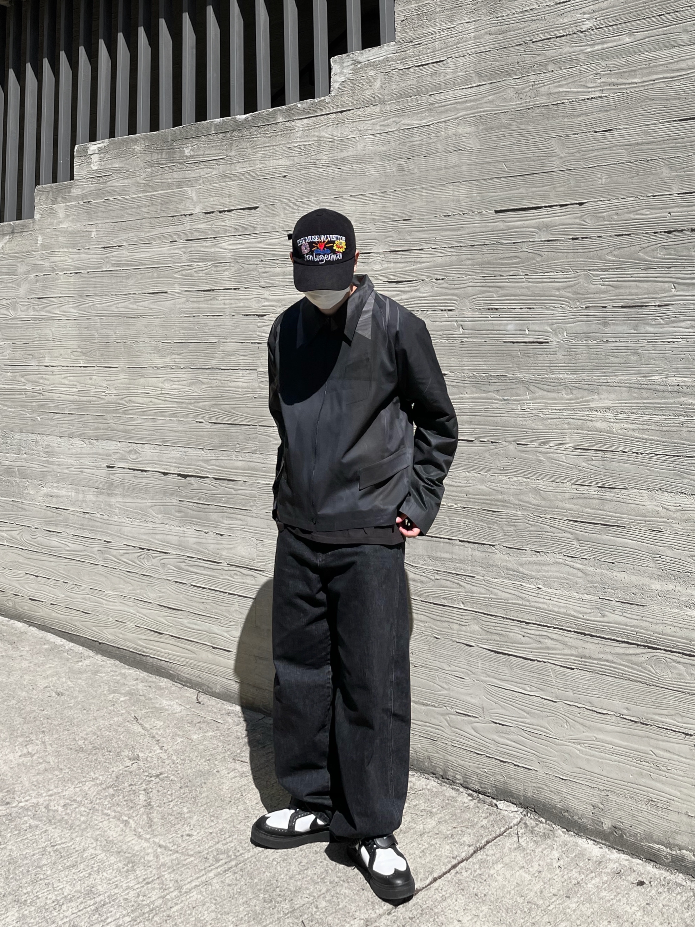 Nike x Peaceminusone Kwondo1 Black and White, The Museum Visitor x Jon Burgerman Pinky Winky & Charlie Ball Cap Black 착용 스타일 - 1