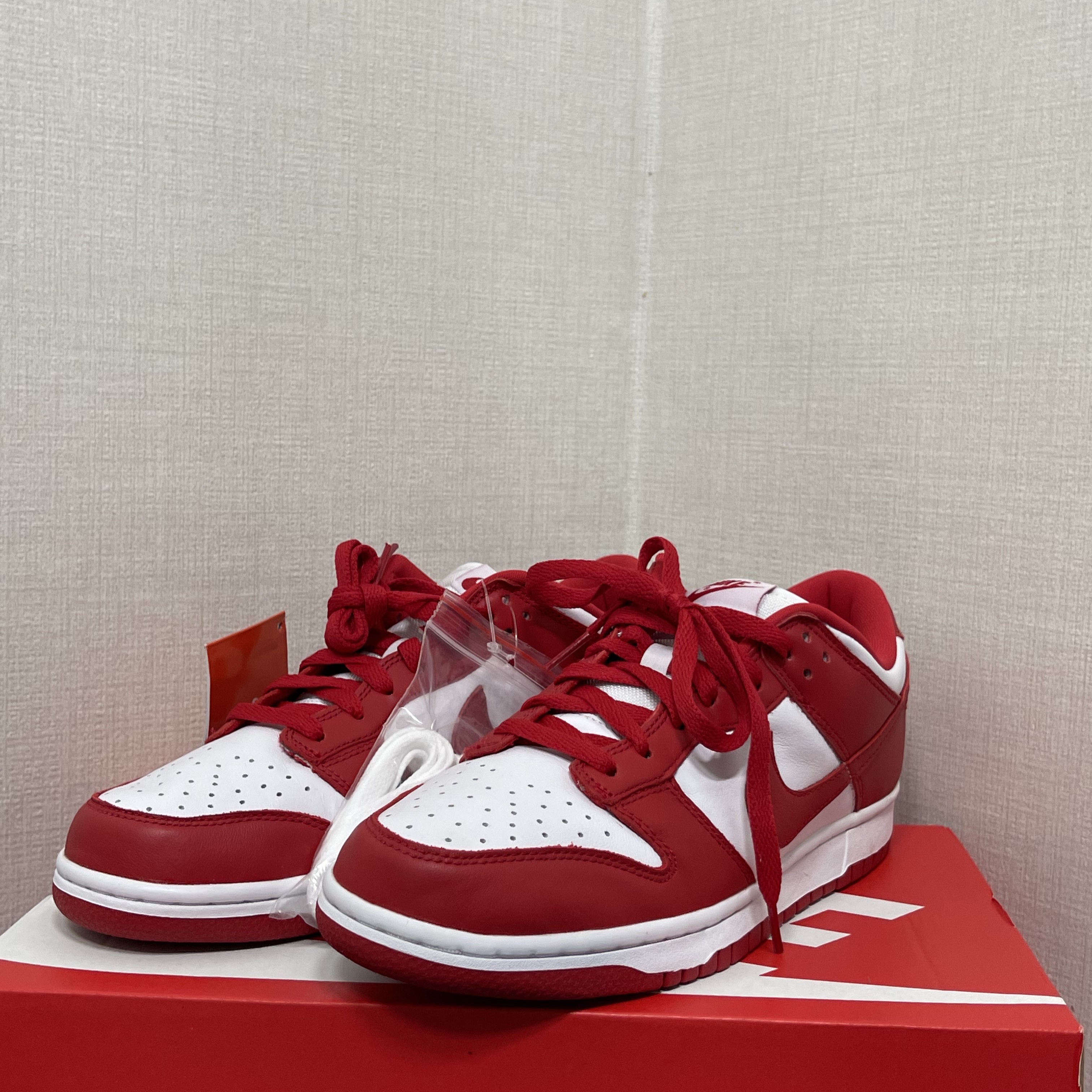 Nike Dunk Low SP White and University Red 2023 착용 스타일 - 2