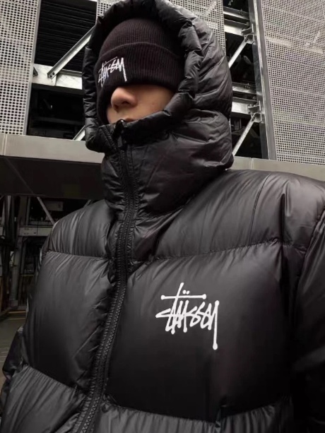 Yeezy Gap Engineered By Balenciaga Mock Neck Pullover Puffer Black, Yeezy Gap Engineered By Balenciaga Round Jacket 2 Black 착용 스타일 - 4