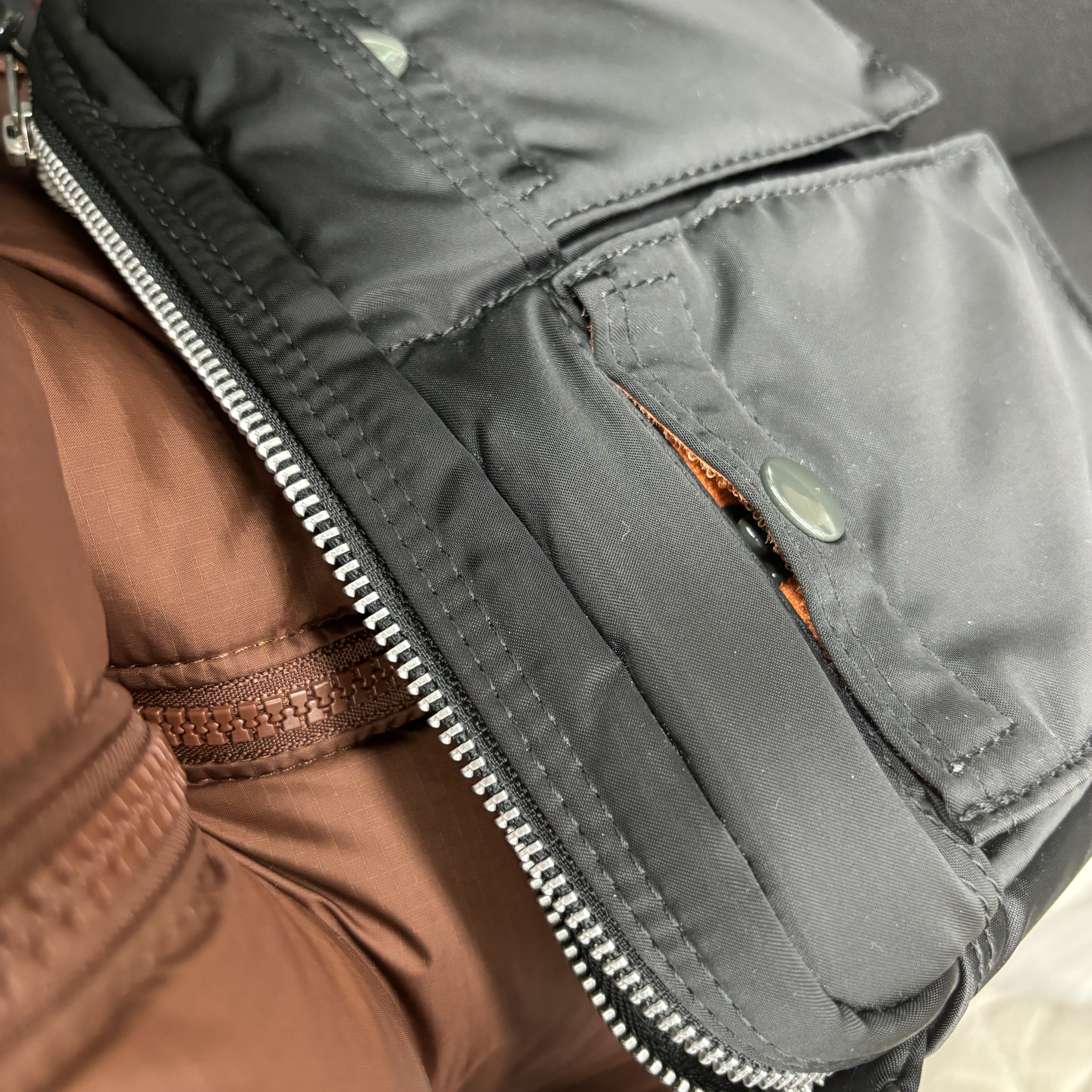 Porter Tanker Shoulder Bag Black 착용 스타일