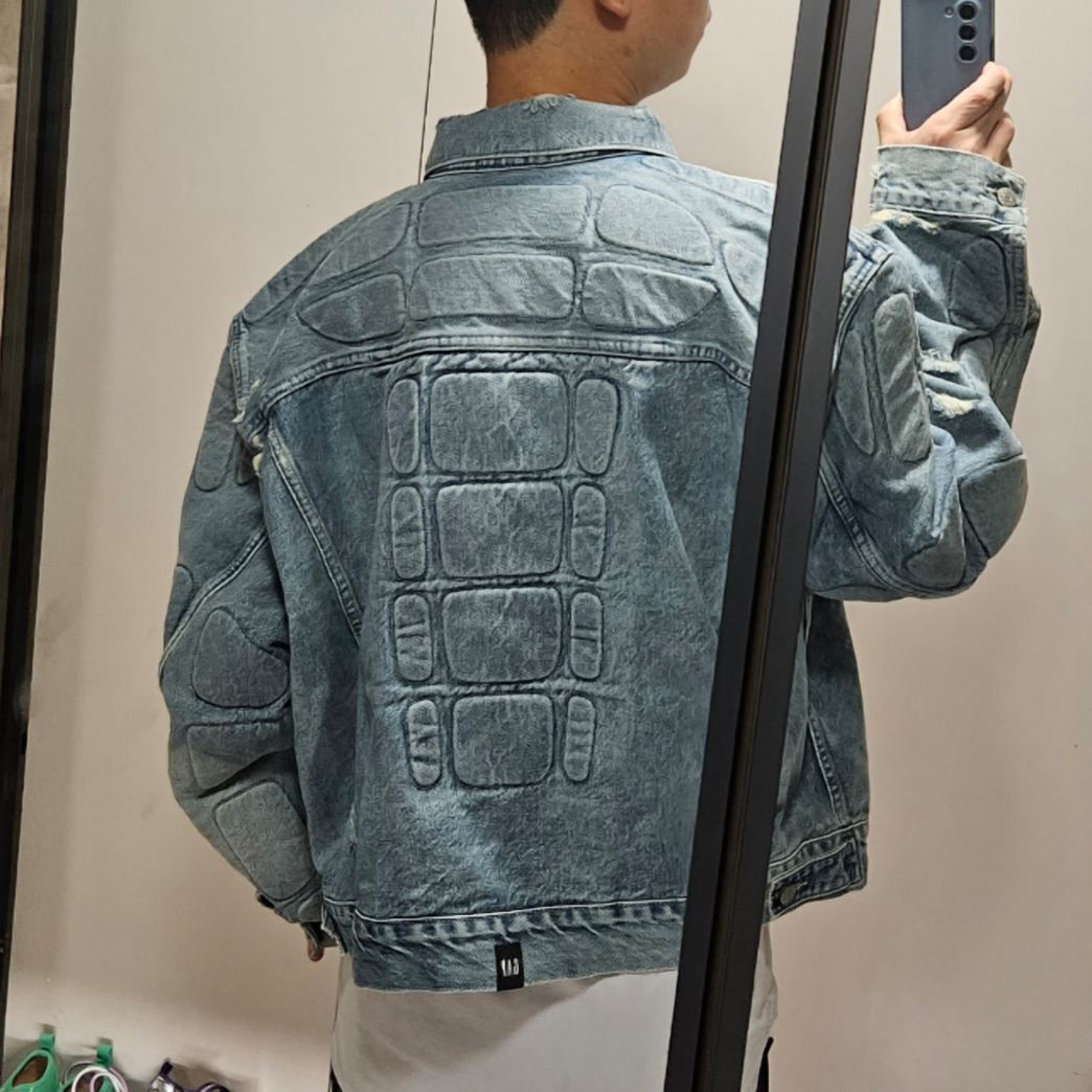Yeezy Gap Engineered By Balenciaga Padded Denim Jacket Blue 착용 스타일 - 5