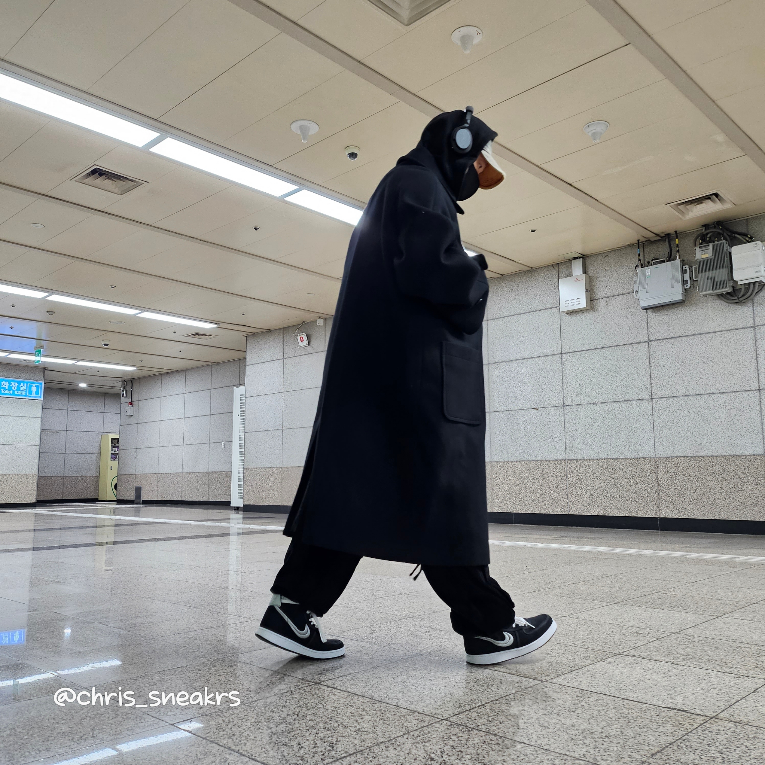 Undermycar Legion.02 Balmacaan Oversized Wool Coat Black, Nike x Stussy Vandal High Black 착용 스타일 - 1