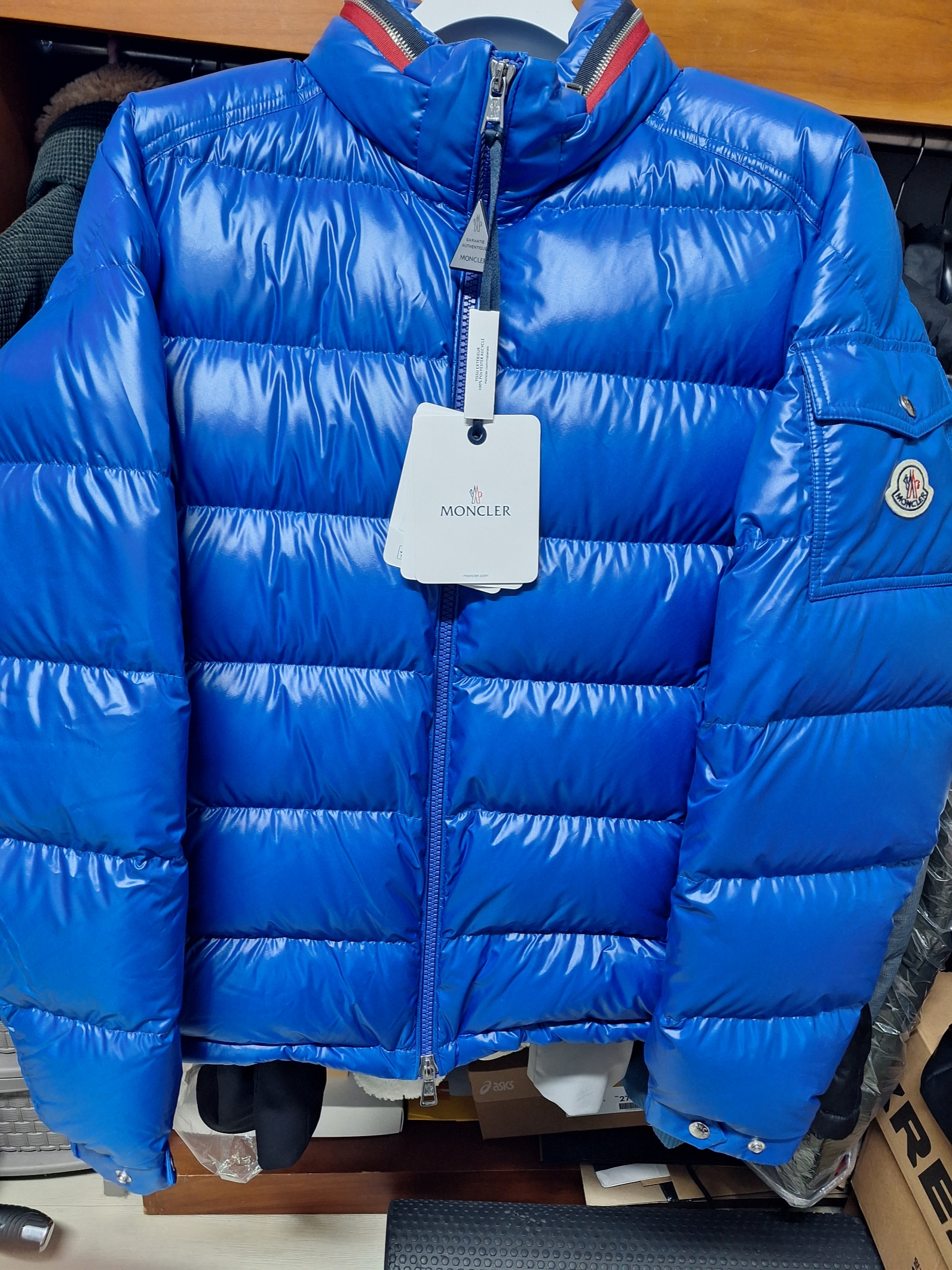 Moncler Bourne Short Down Jacket Royal Blue - 23FW 착용 스타일