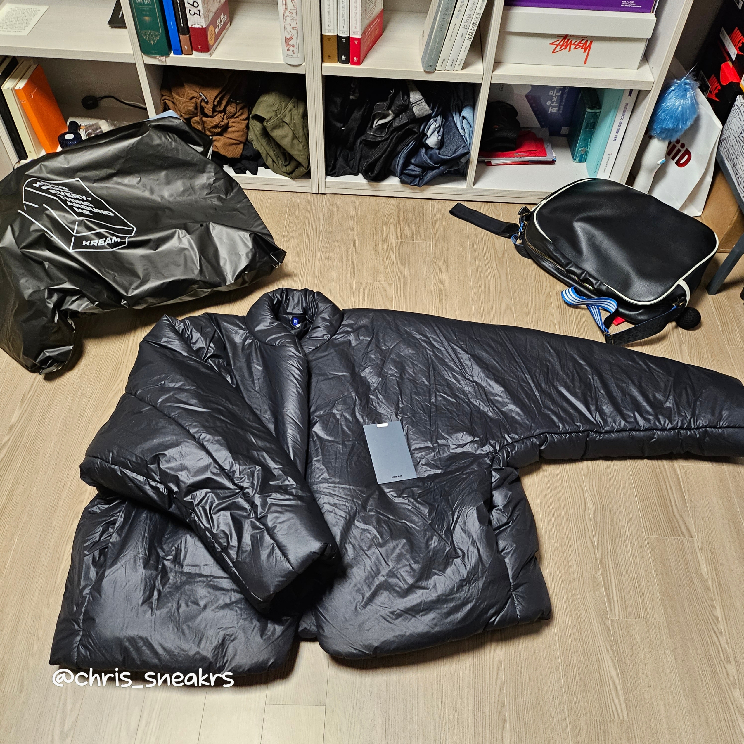 Yeezy Gap Engineered By Balenciaga Round Jacket 2 Black 착용 스타일