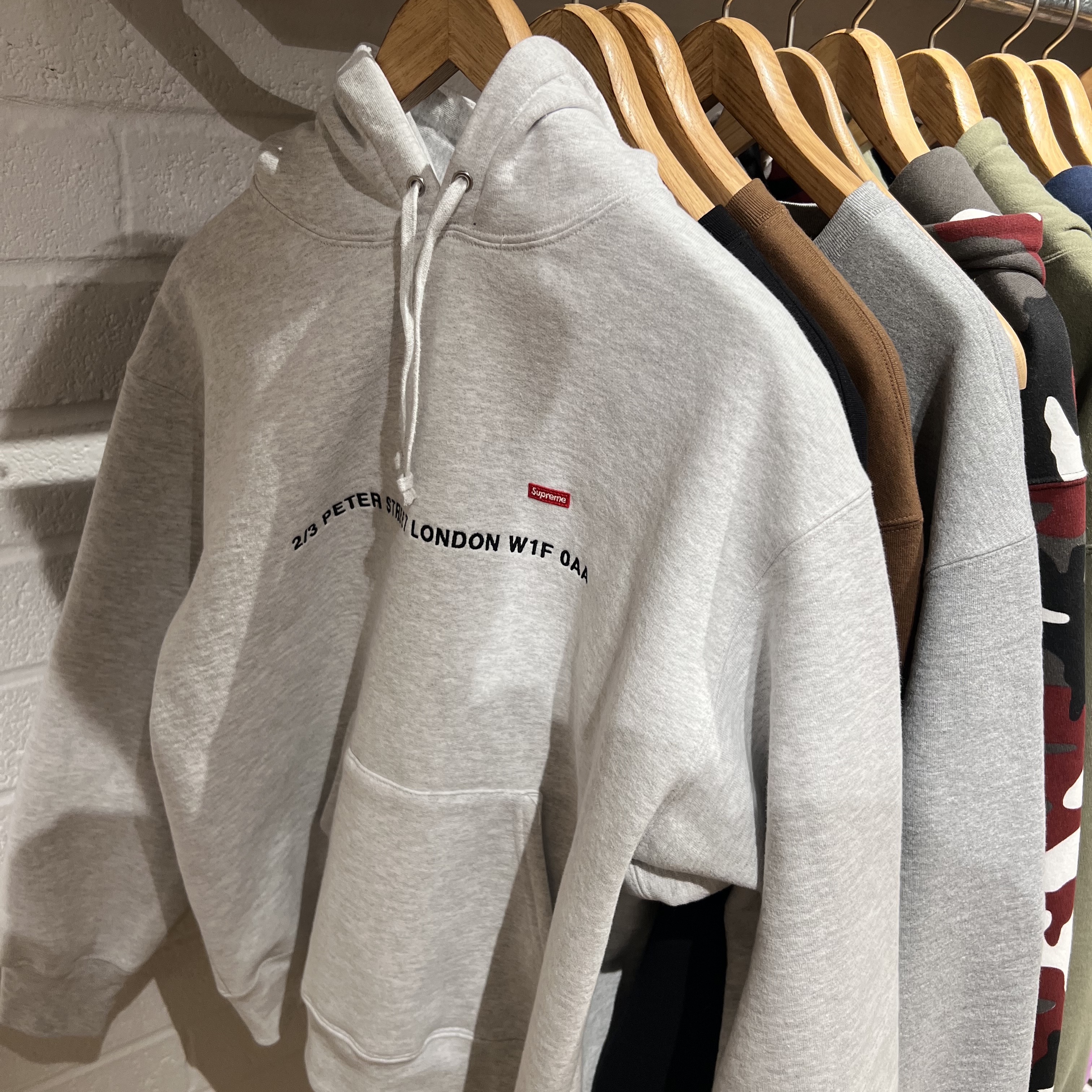 Supreme London Shop Small Box Hooded Sweatshirt Ash Grey - 23FW 착용 스타일 - 2