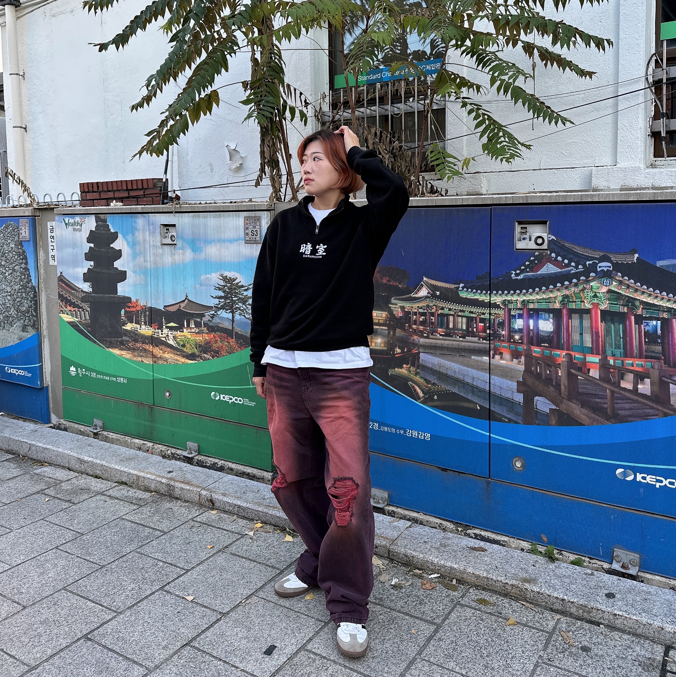 Darkr8m Studio Quarter Zip Up Sweatshirt Black, Adidas Samba Vegan White Black 착용 스타일 - 2