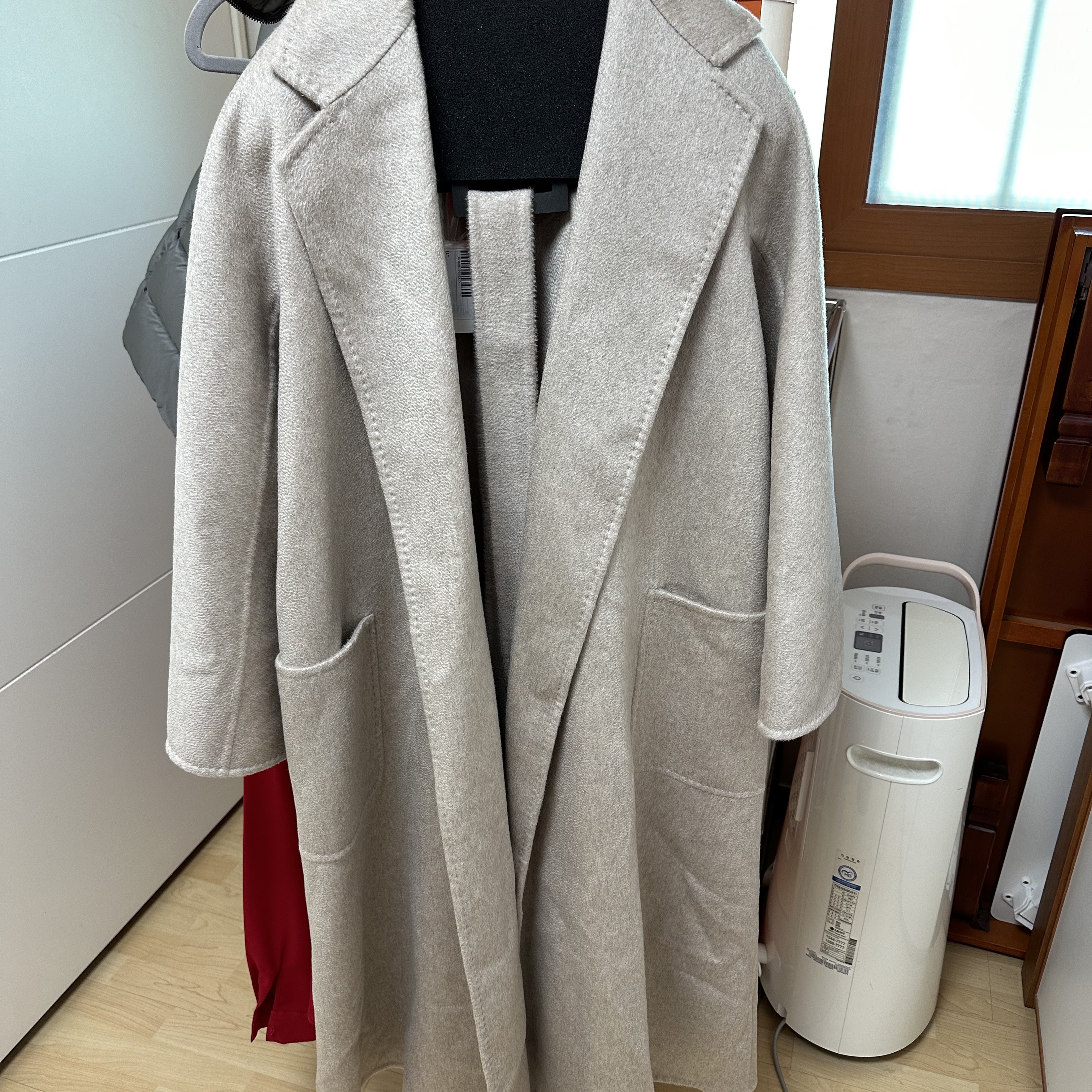 (W) Max Mara Ludmilla Icon Coat Sand 착용 스타일