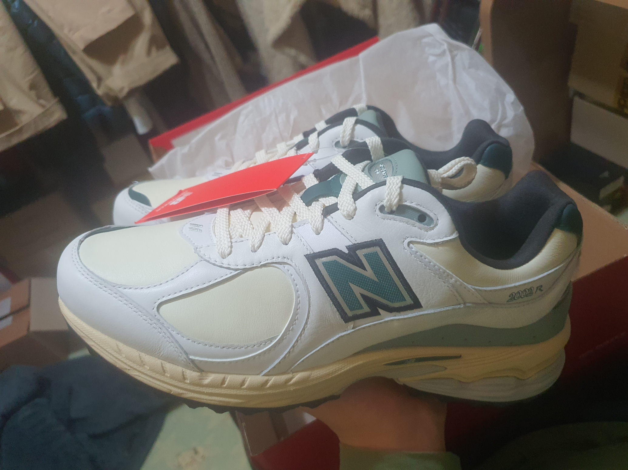 New Balance 2002R Golf White Green 착용 스타일