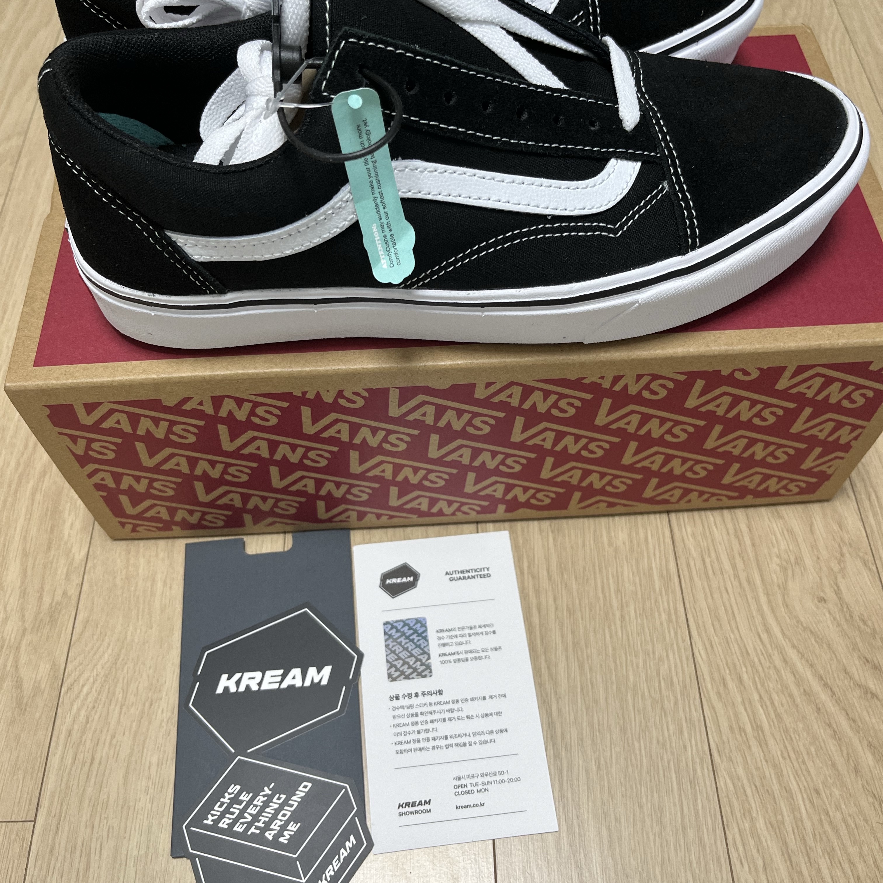 Vans ComfyCush Old Skool Black True white 착용 스타일 - 1