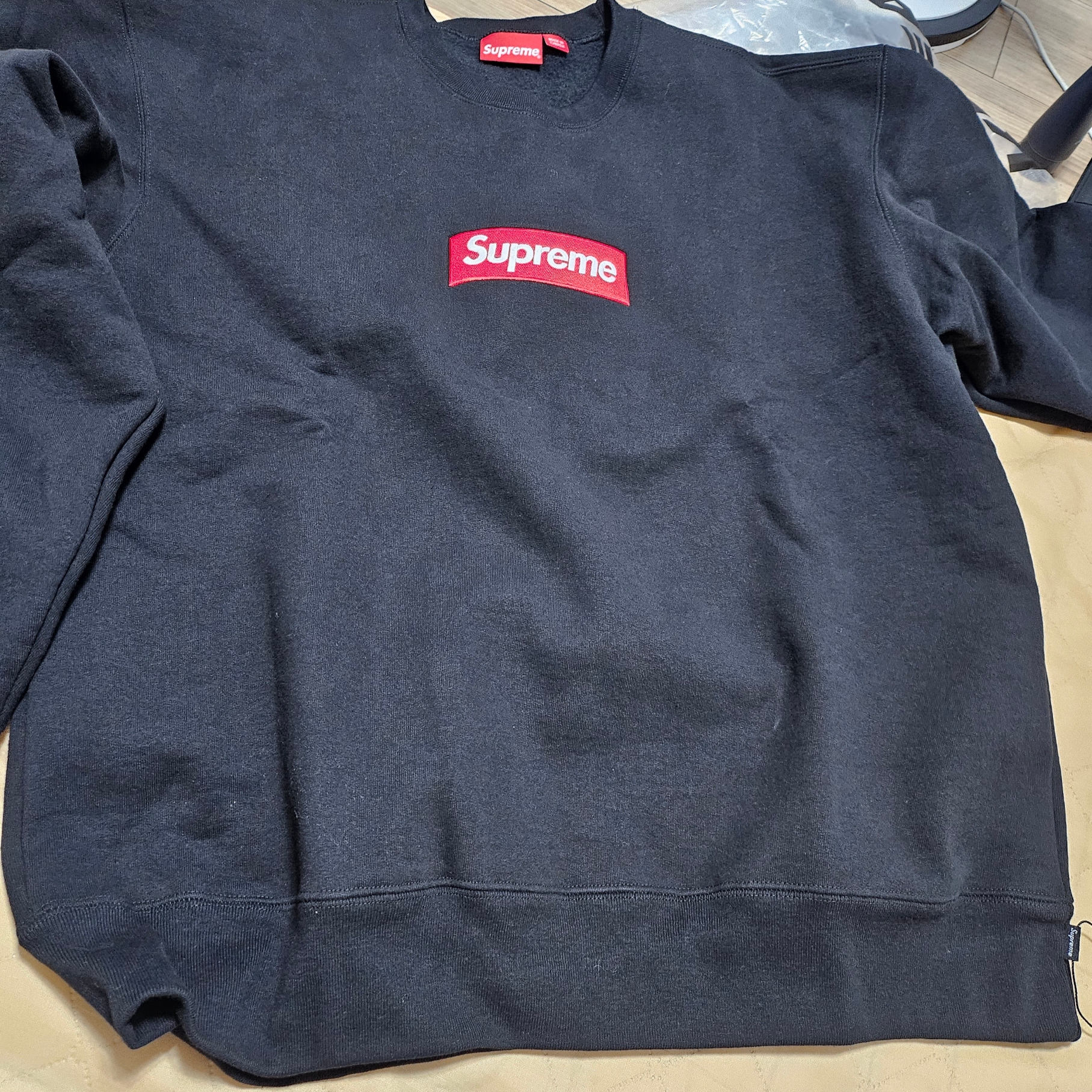 Supreme Box Logo Crewneck Black - 22FW 착용 스타일
