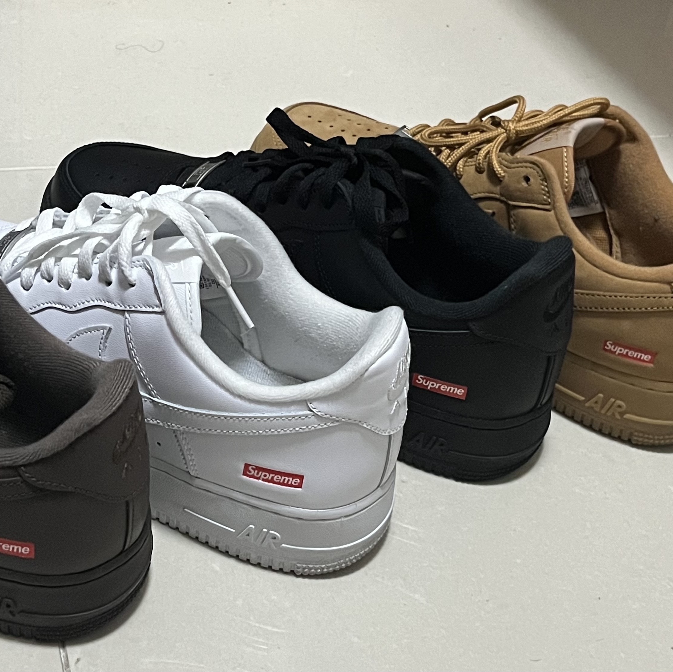 Nike x Supreme Air Force 1 Low Baroque Brown, Nike x Supreme Air Force 1 Low Flax 착용 스타일 - 2