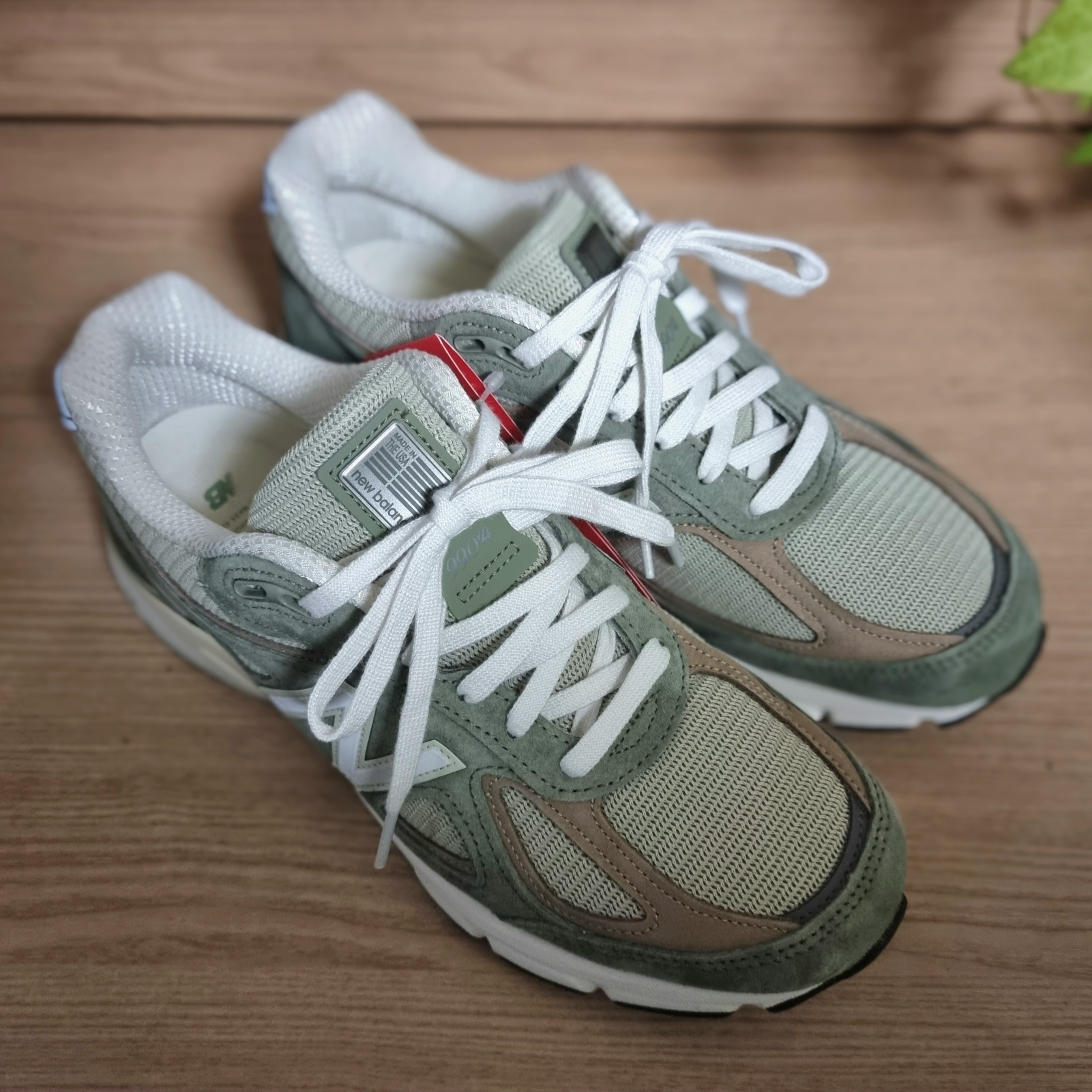 New Balance 990v4 Made in USA Olive Incense 착용 스타일