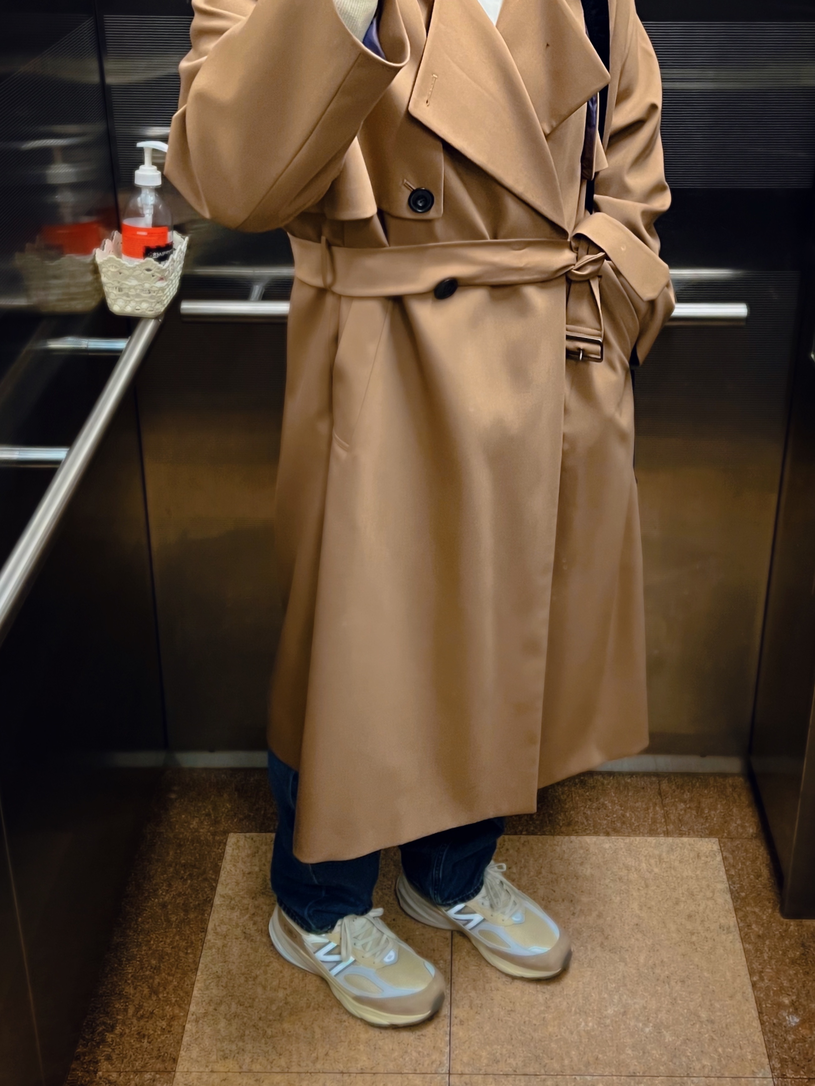 New Balance 990v6 Made in USA Cream Mindful Grey 착용 스타일 - 3