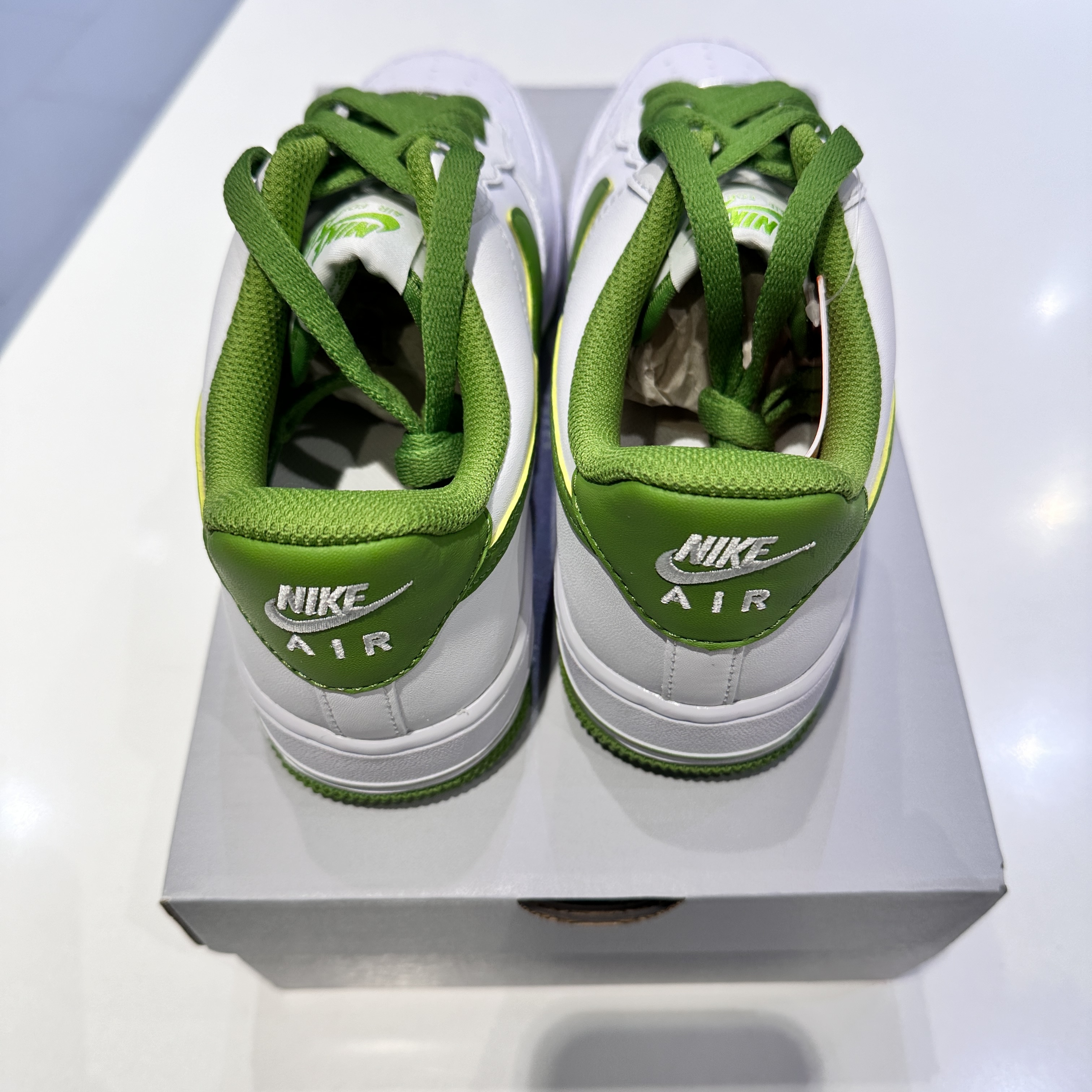 Nike Air Force 1 Low '07 White Chlorophyll 착용 스타일 - 3