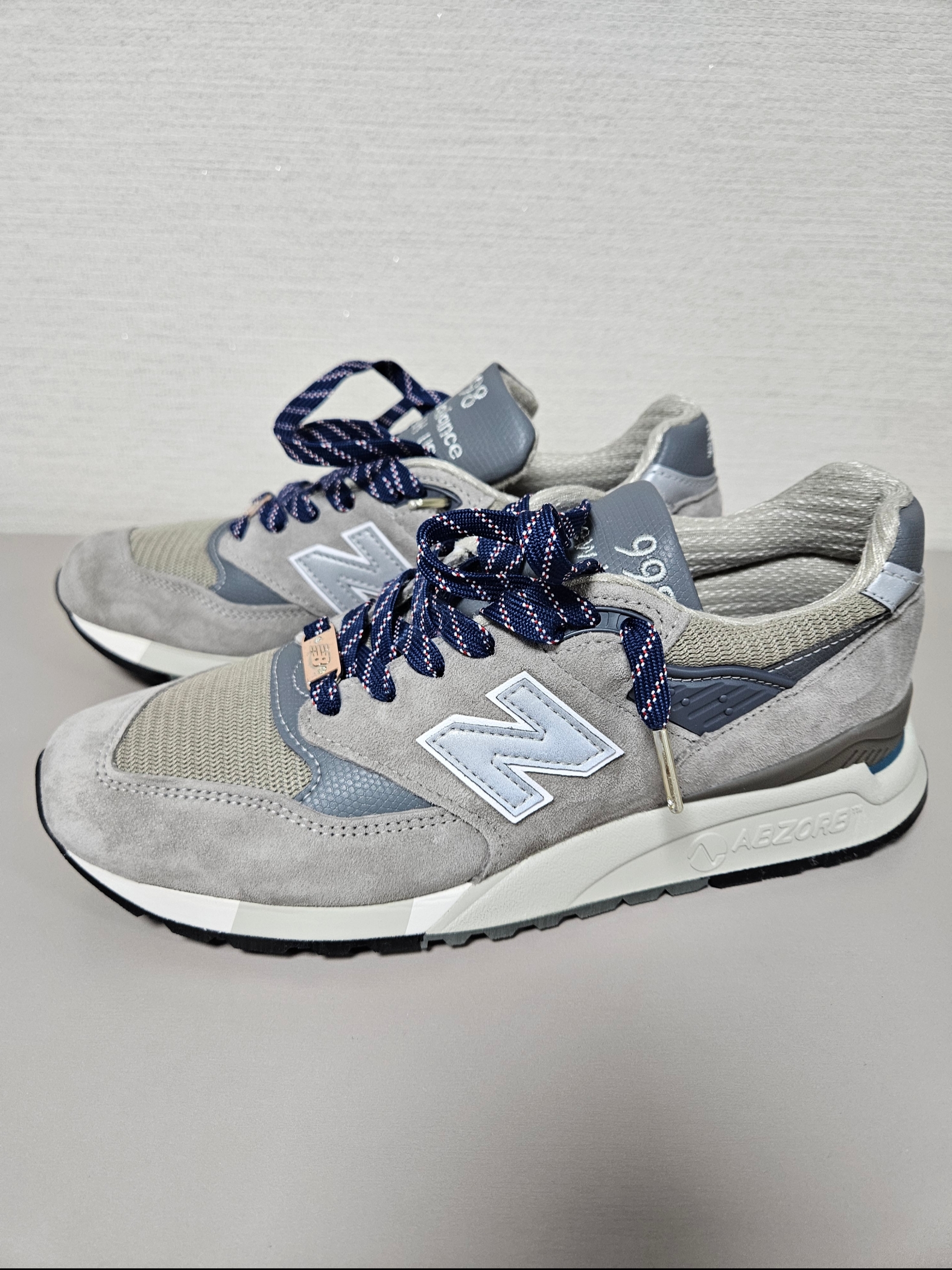 New Balance 998 Core Made in USA Grey Silver 착용 스타일 - 1