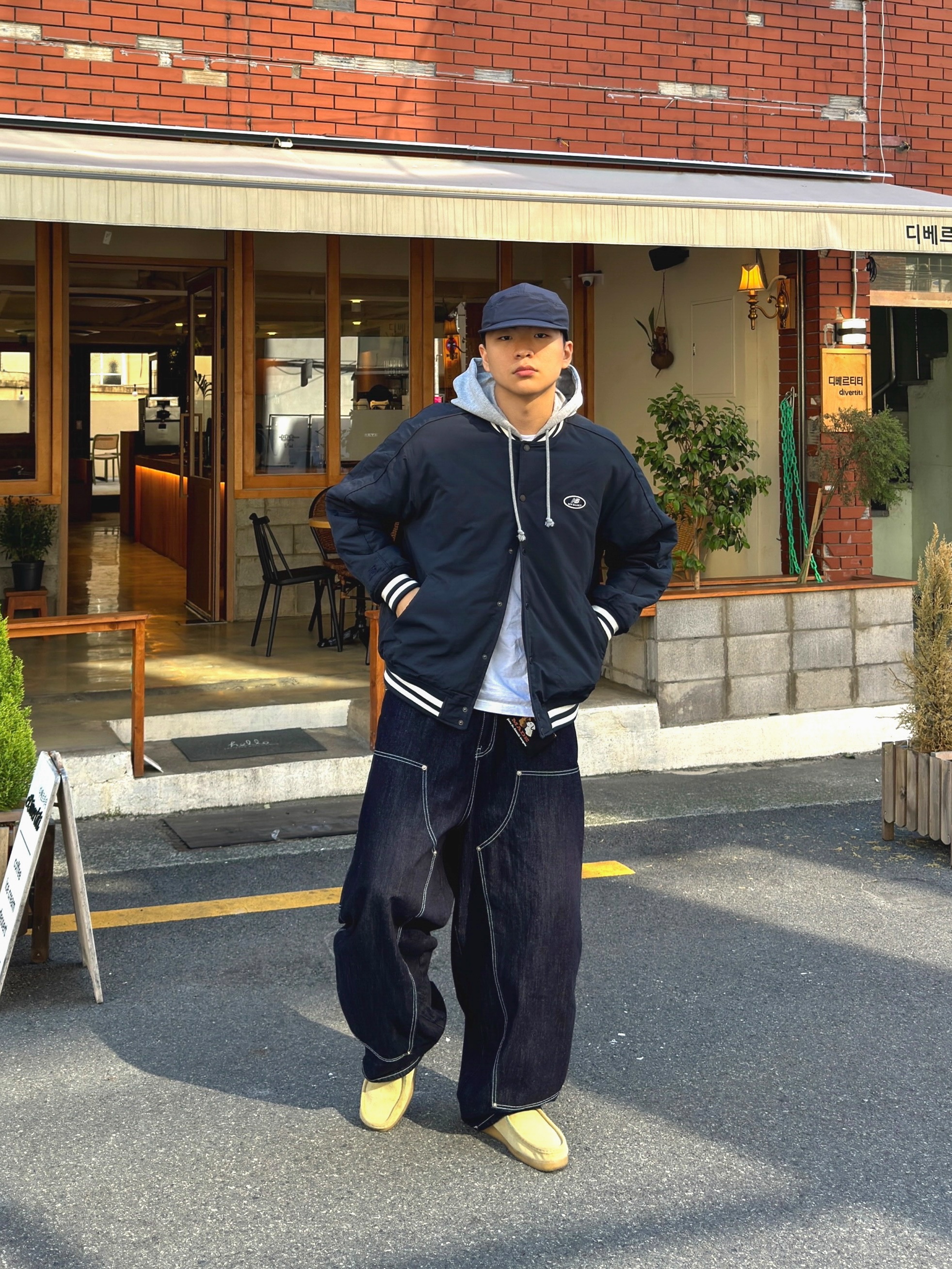 Clarks Wallabee Maple Suede 착용 스타일 - 1