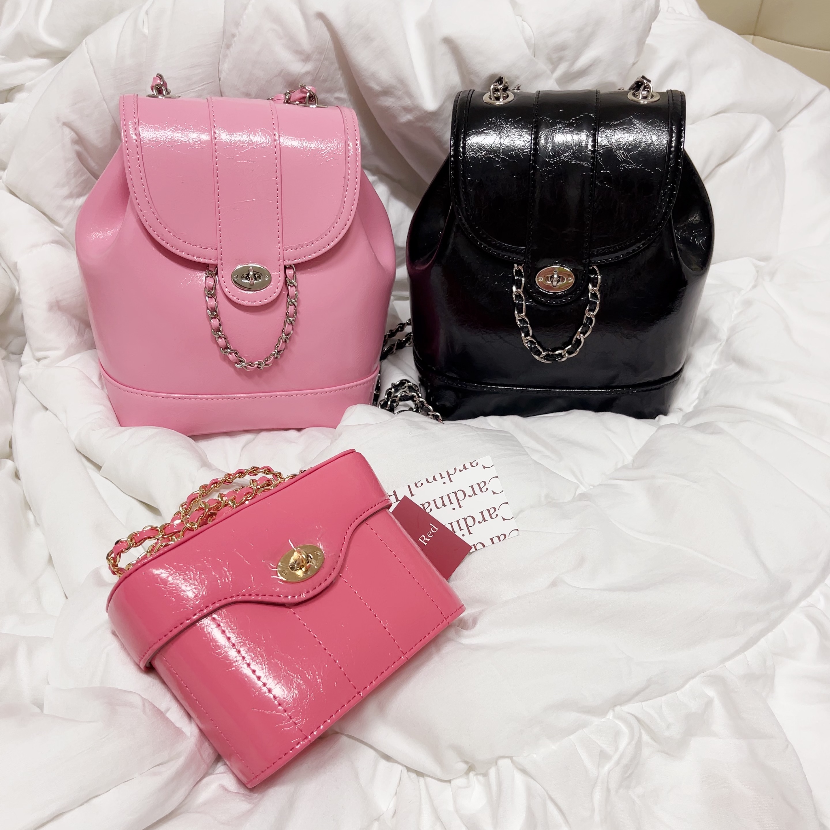 Cardinal Red Hawoo-A Bag Black 착용 스타일