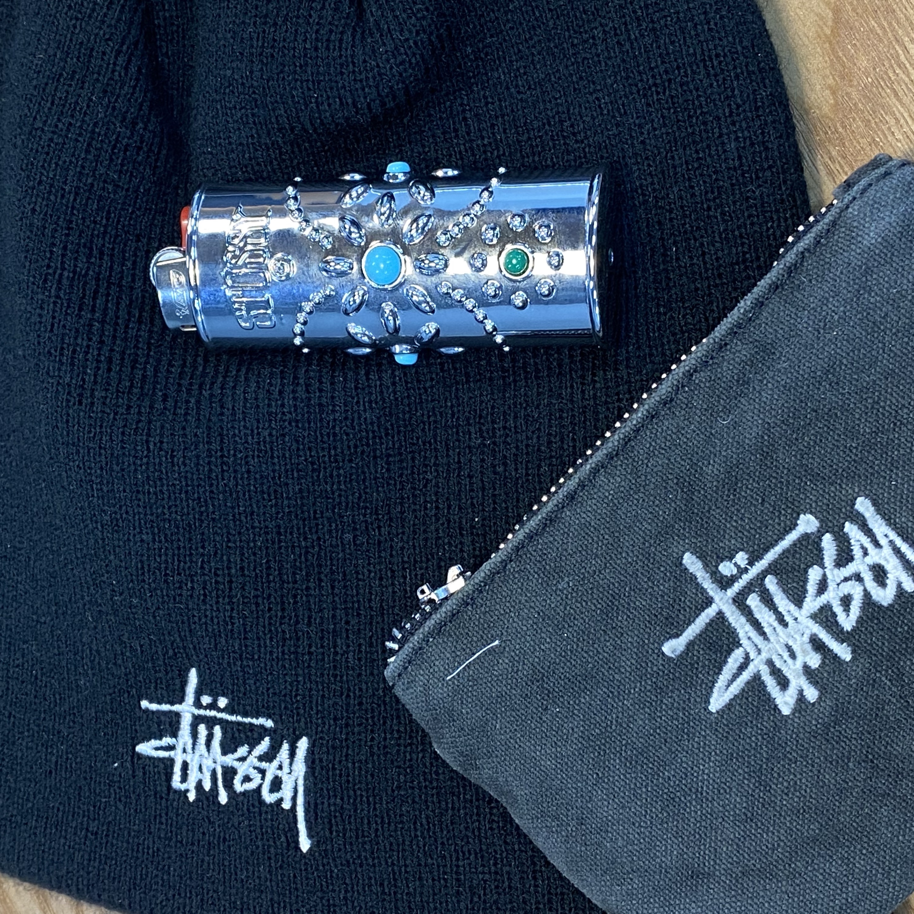 Stussy Metal Bejeweled Lighter Case Silver, Stussy Basic Skullcap Beanie Black 착용 스타일