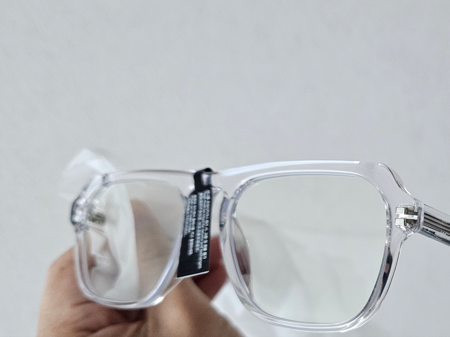 Gentle Monster x Maison Margiela MM011 Clear Black Gradient 착용 스타일