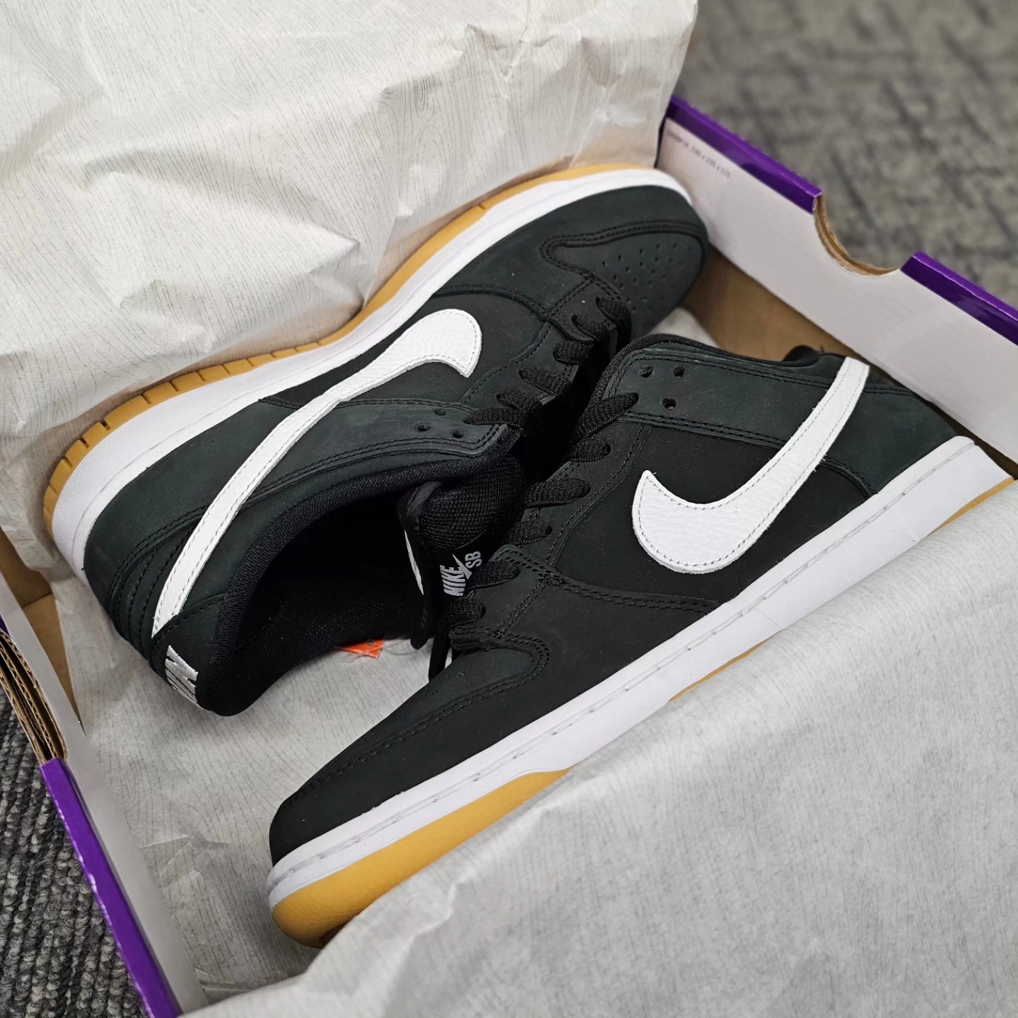 Nike SB Dunk Low Pro Black White 착용 스타일 - 9