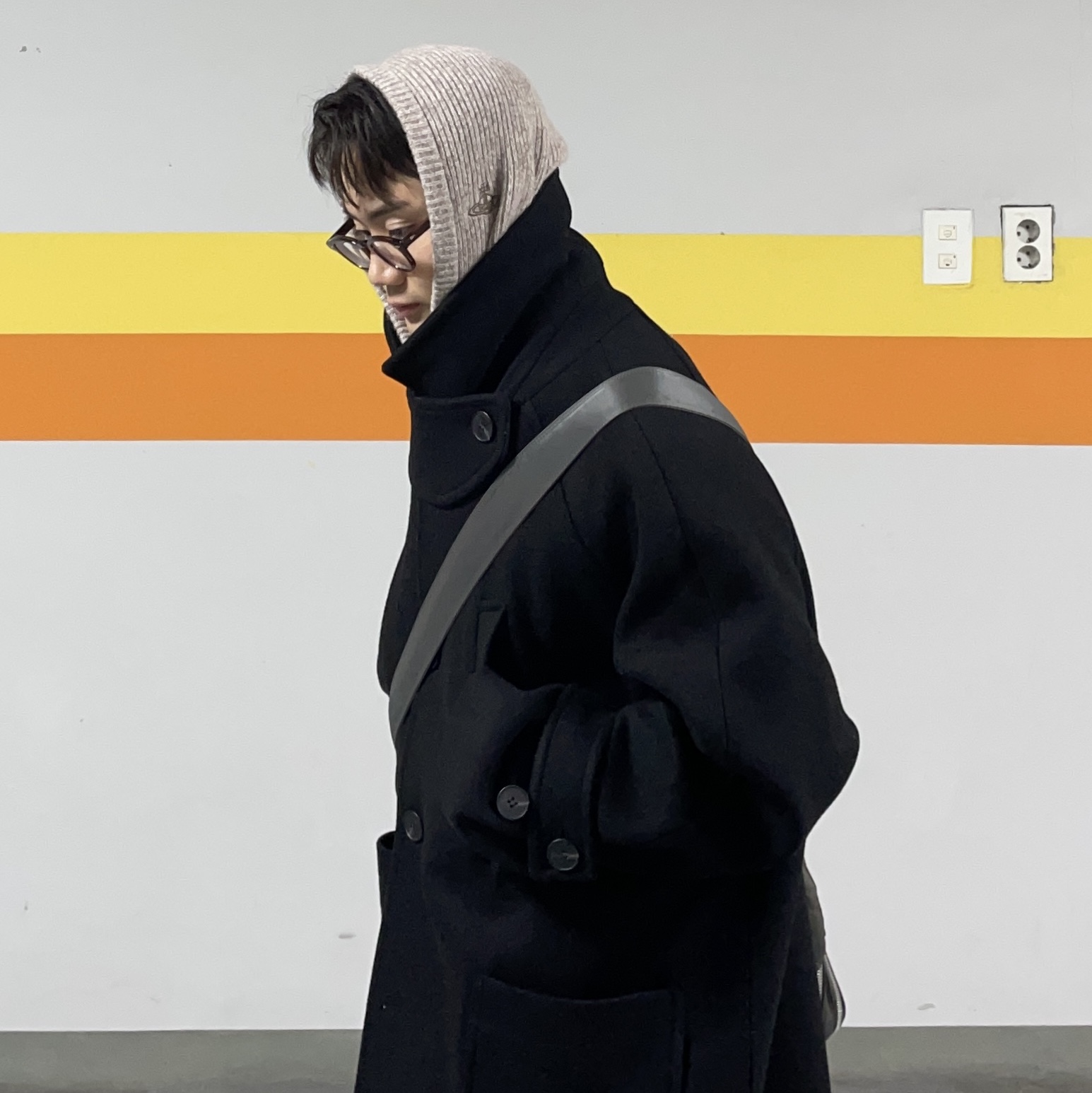 (W) Vivienne Westwood Orb Logo Rib knit Balaclava Beige 착용 스타일 - 2