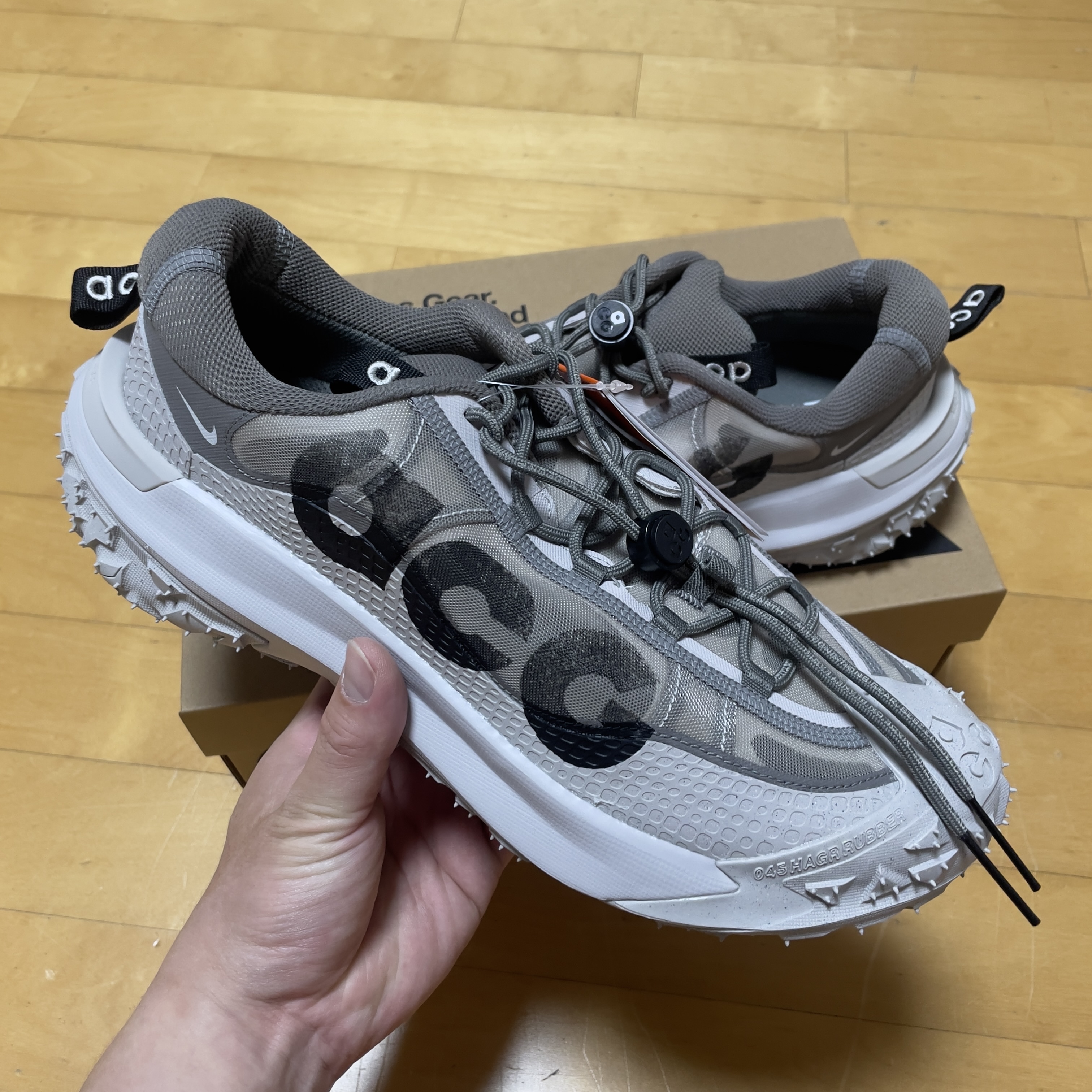 Nike ACG Mountain Fly 2 Low Light Iron Ore Black 착용 스타일