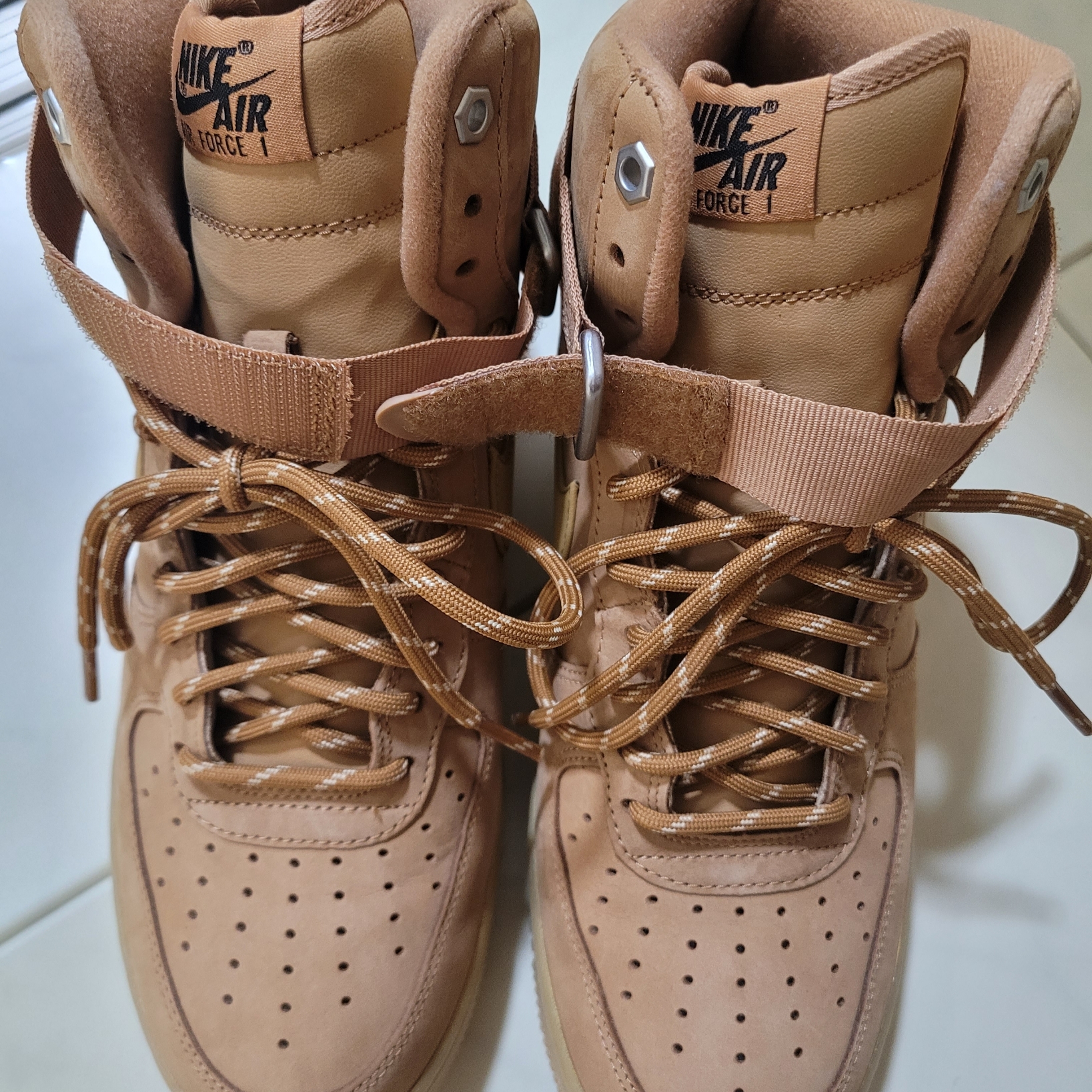Nike Air Force 1 High Flax 착용 스타일