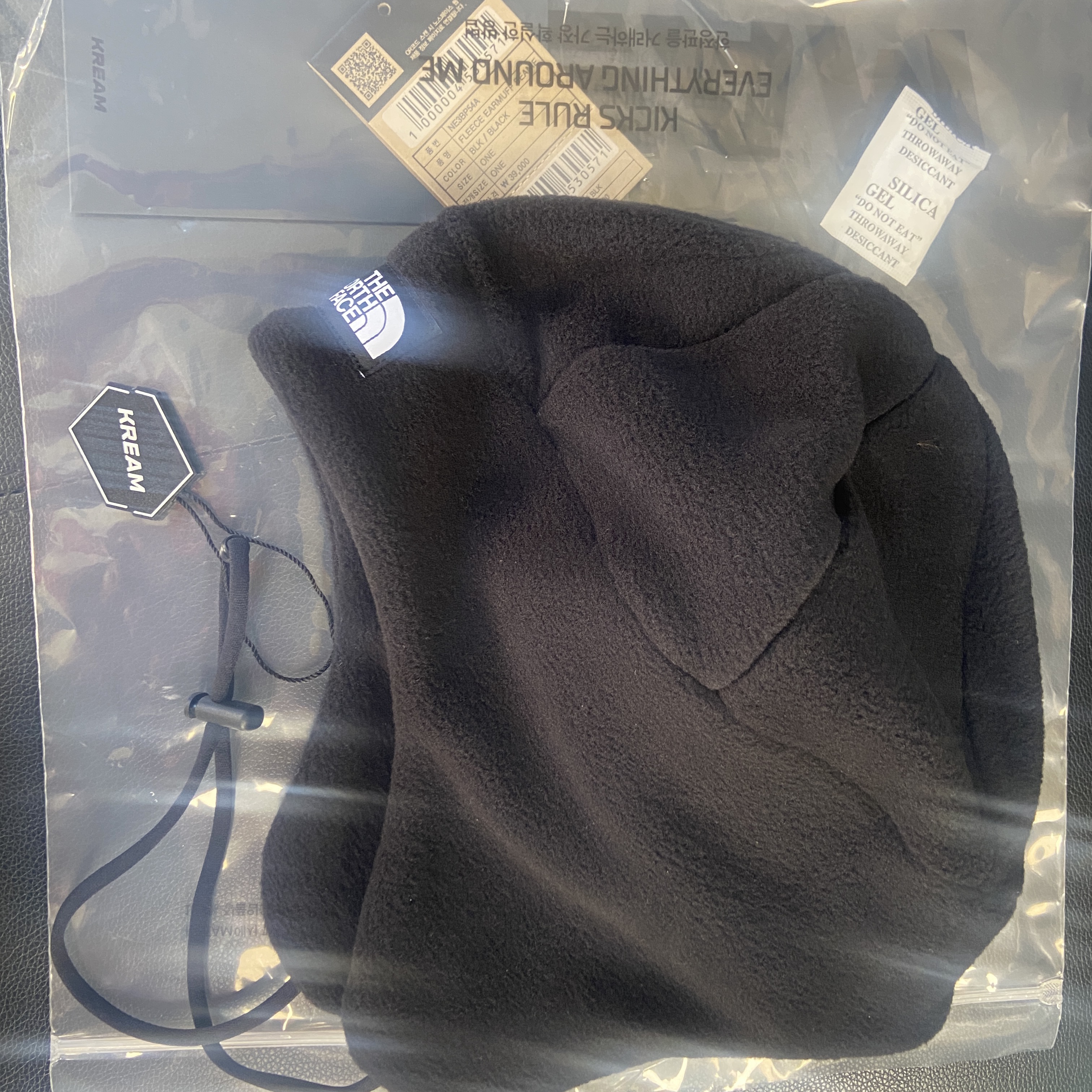 The North Face Fleece Earmuff Beanie Black, Nike ACG Therma-Fit Pullover Fleece Hoodie Olive Grey - Asia 착용 스타일 - 1