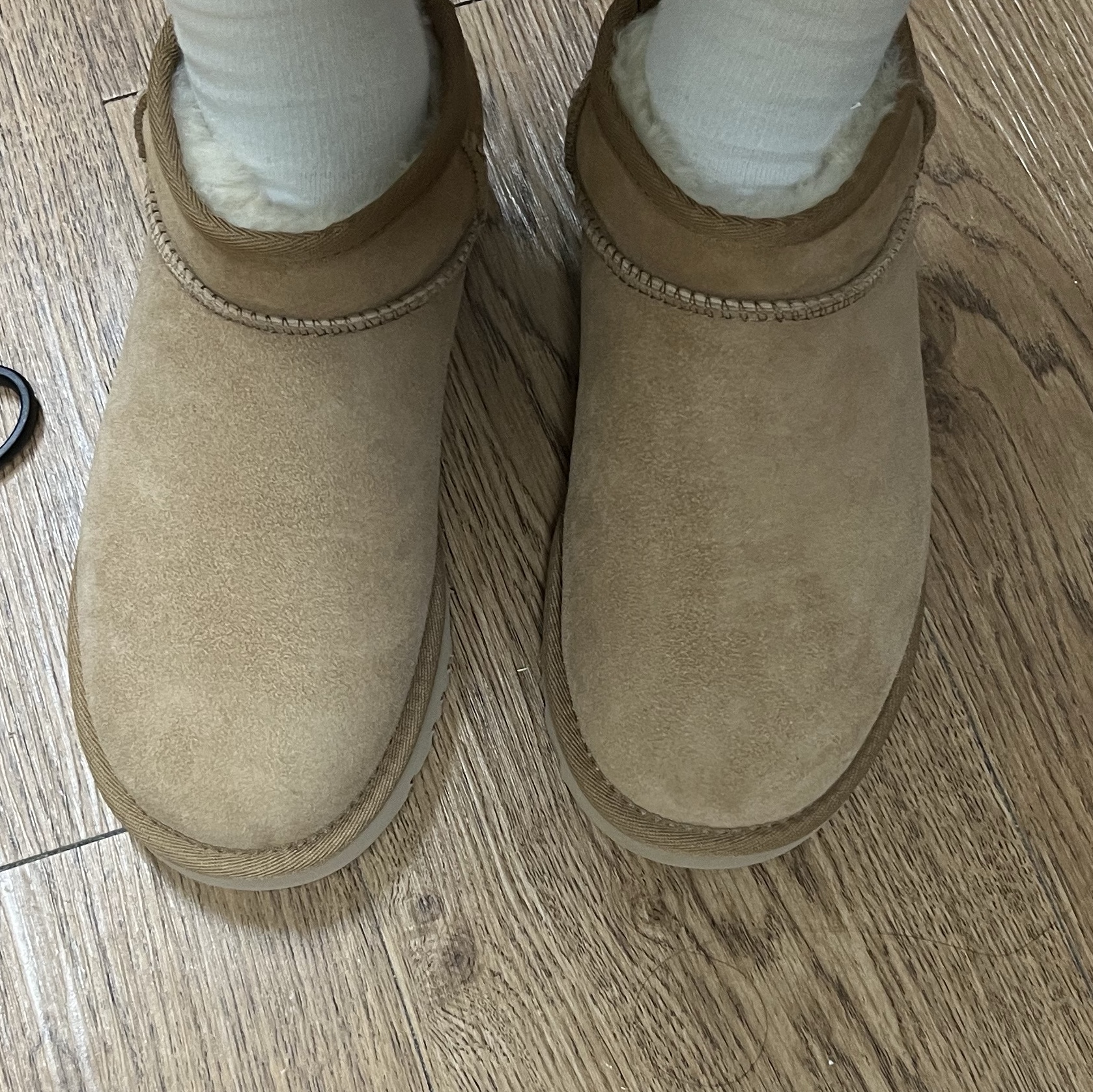 (W) UGG Classic Ultra Mini Boots Chestnut 착용 스타일 - 2